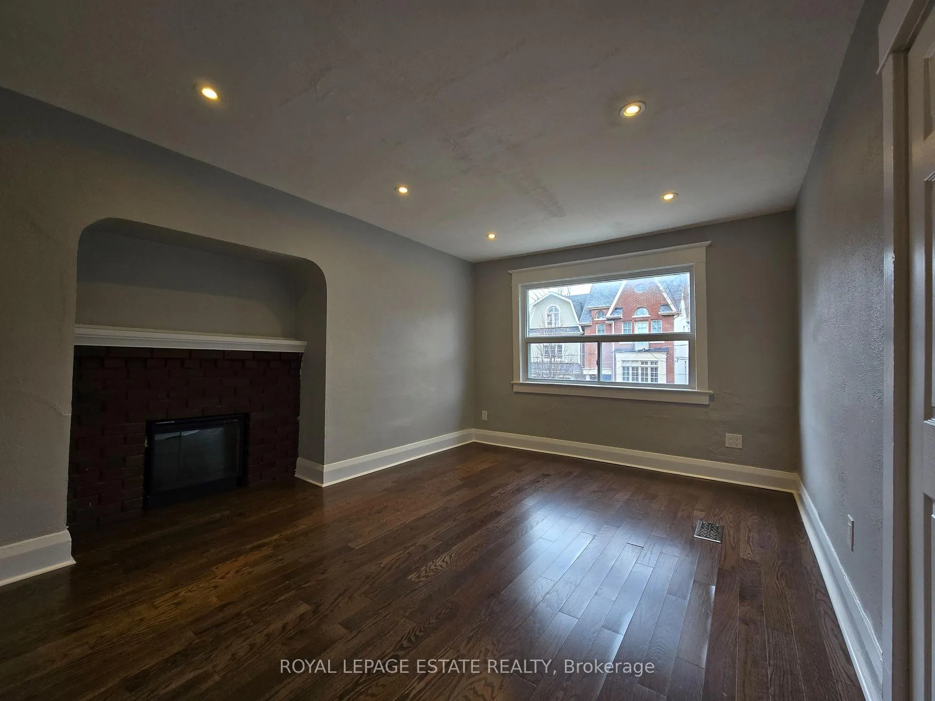 Photo 5 of Unit Upper Level, 265 Willow Avenue, Toronto, The Beaches — HOMEH