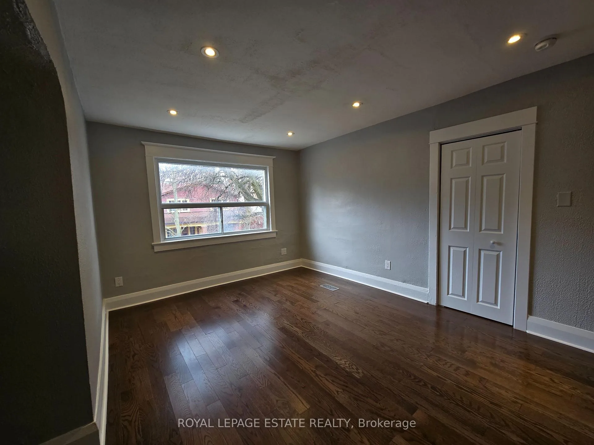 Photo 6 of Unit Upper Level, 265 Willow Avenue, Toronto, The Beaches — HOMEH