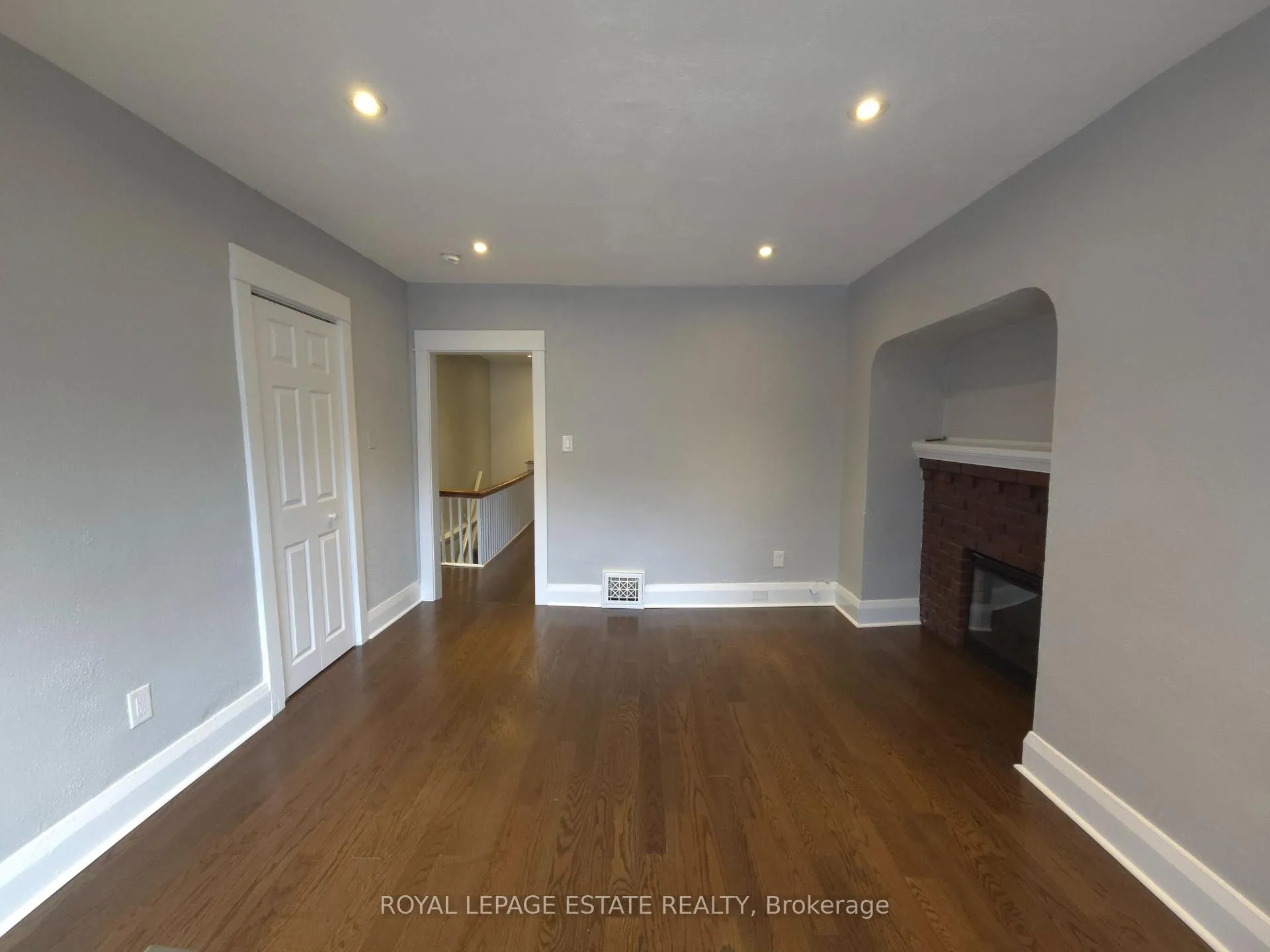 Photo 7 of Unit Upper Level, 265 Willow Avenue, Toronto, The Beaches — HOMEH
