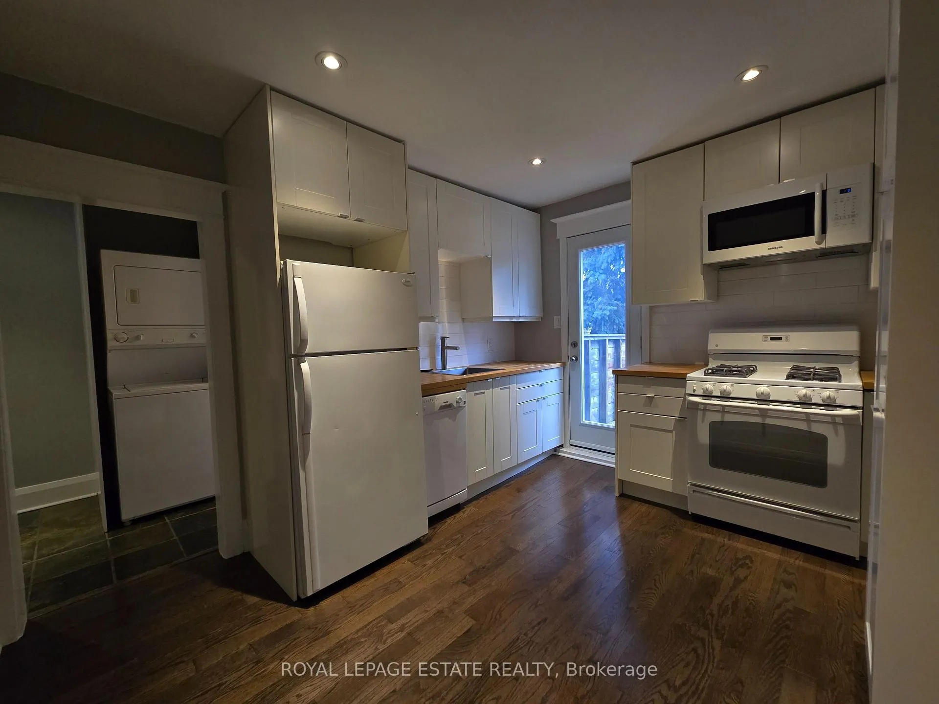 Photo 10 of Unit Upper Level, 265 Willow Avenue, Toronto, The Beaches — HOMEH