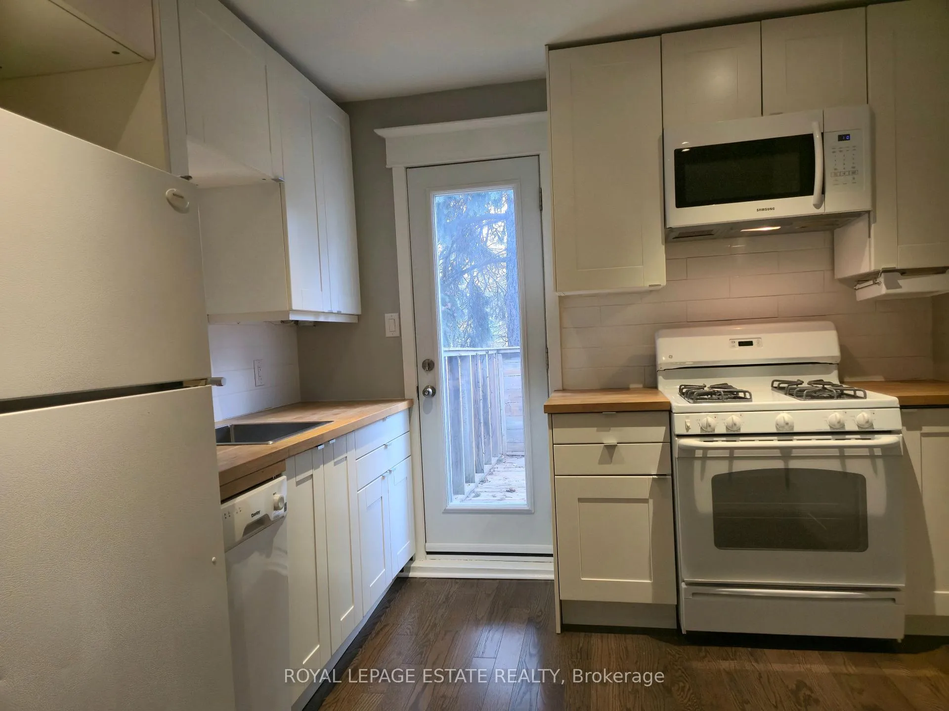 Photo 11 of Unit Upper Level, 265 Willow Avenue, Toronto, The Beaches — HOMEH