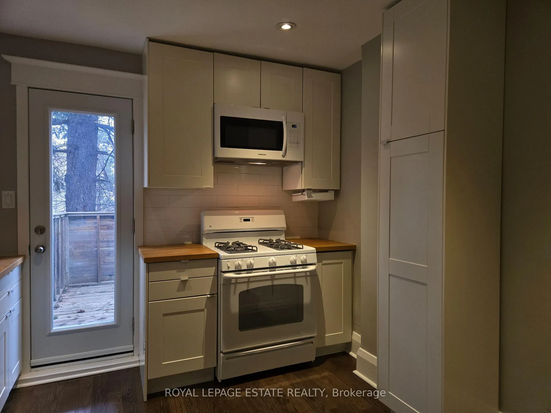 Photo 12 of Unit Upper Level, 265 Willow Avenue, Toronto, The Beaches — HOMEH