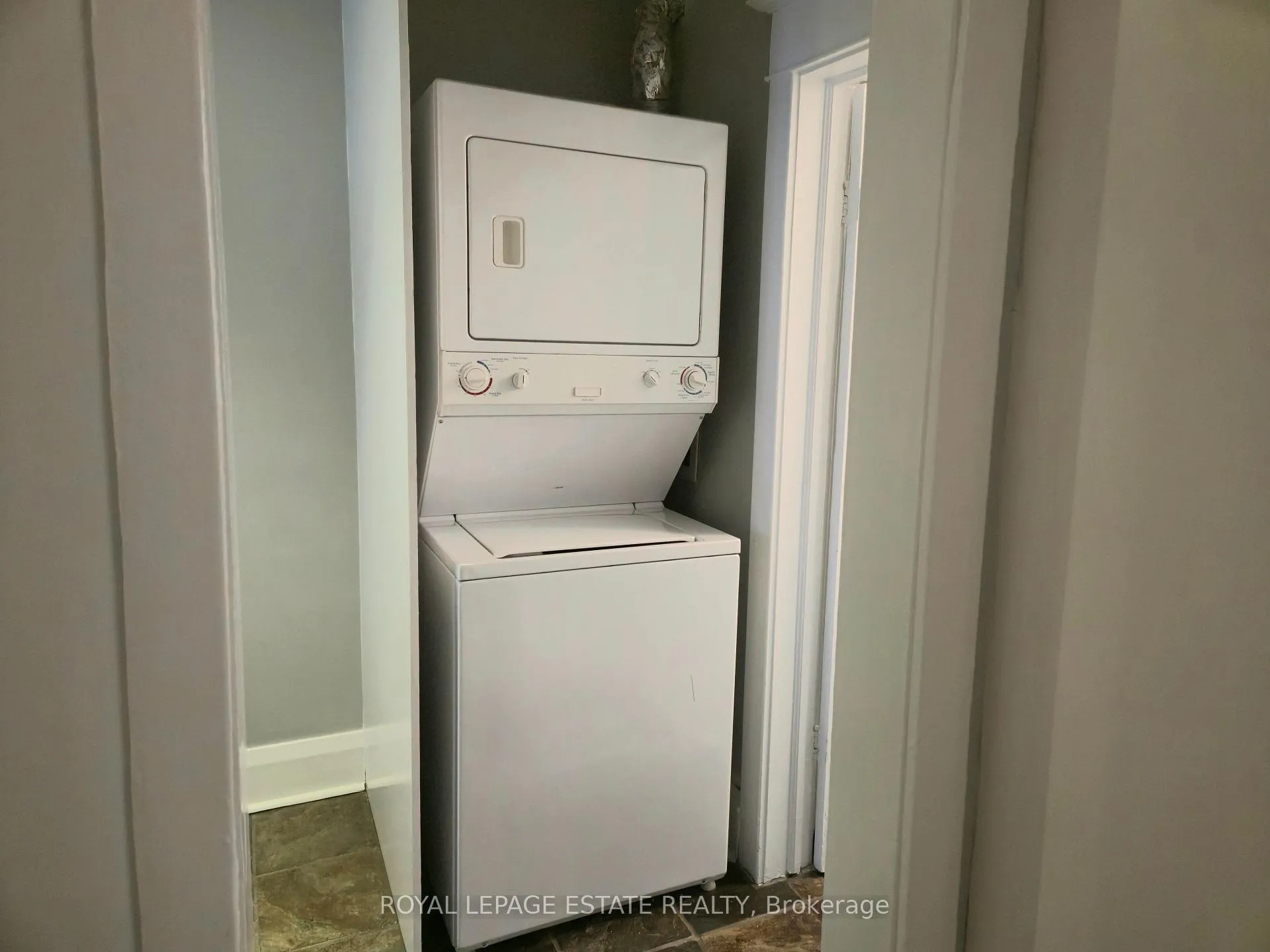 Photo 13 of Unit Upper Level, 265 Willow Avenue, Toronto, The Beaches — HOMEH