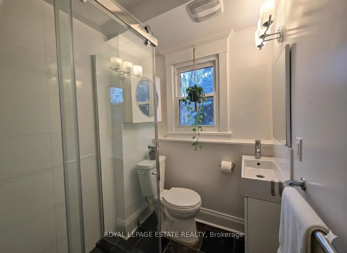 Photo 14 of Unit Upper Level, 265 Willow Avenue, Toronto, The Beaches — HOMEH