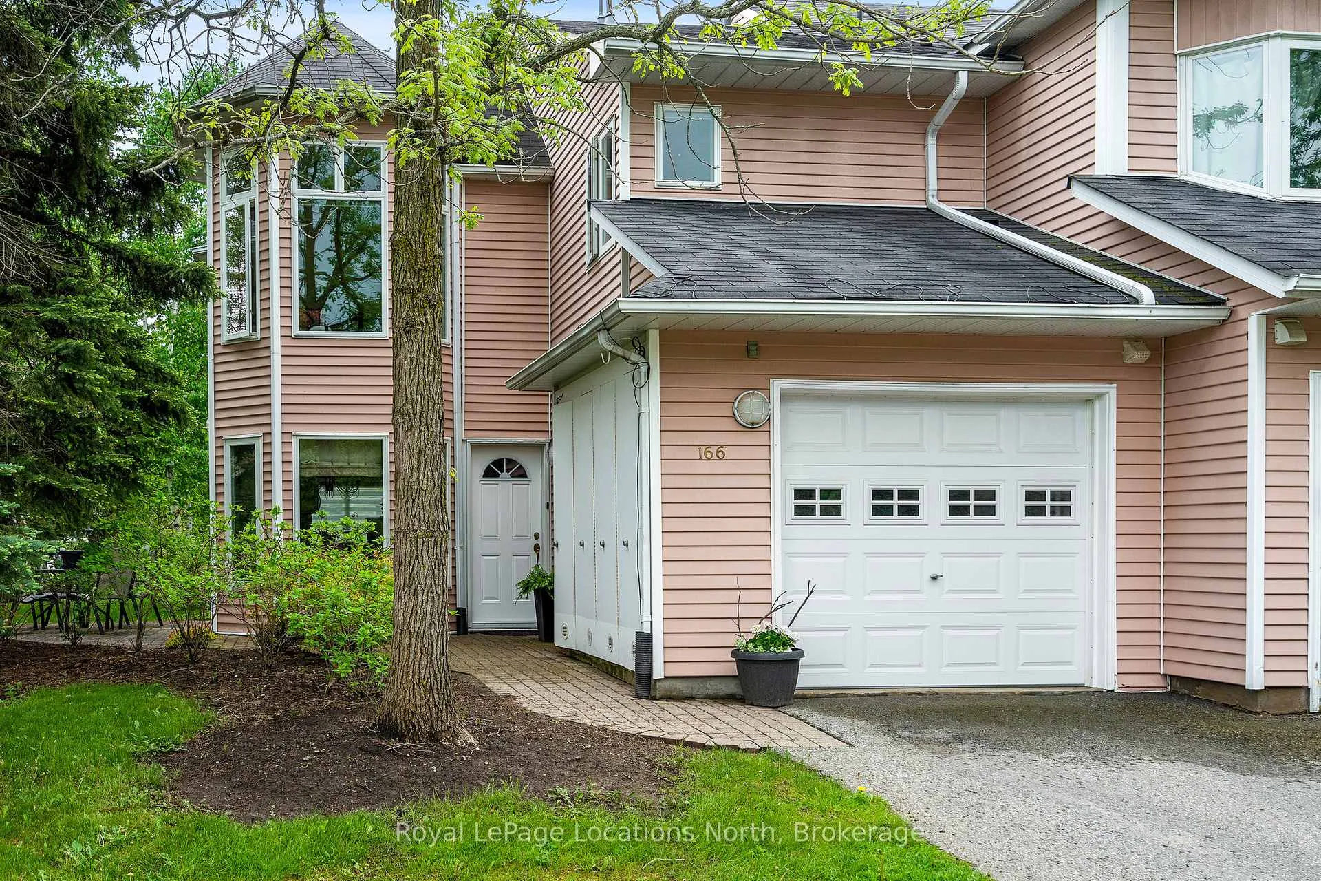 Photo 2 of 166 Fairway Crescent, Collingwood — HOMEH