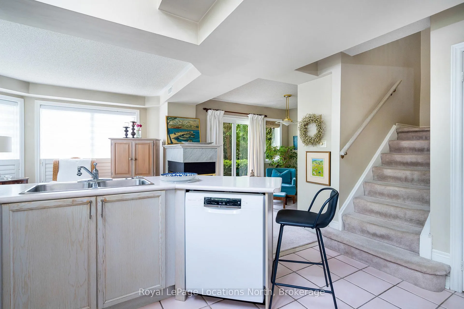 Photo 15 of 166 Fairway Crescent, Collingwood — HOMEH