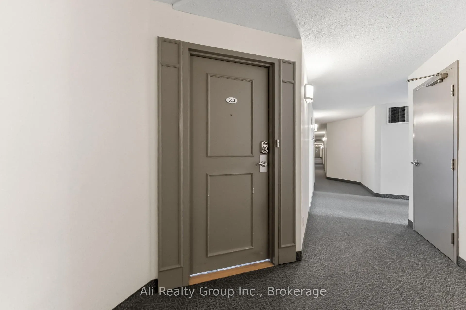 Photo 3 of Unit 610, 1705 Playfair Drive, Ottawa, Playfair Park — HOMEH