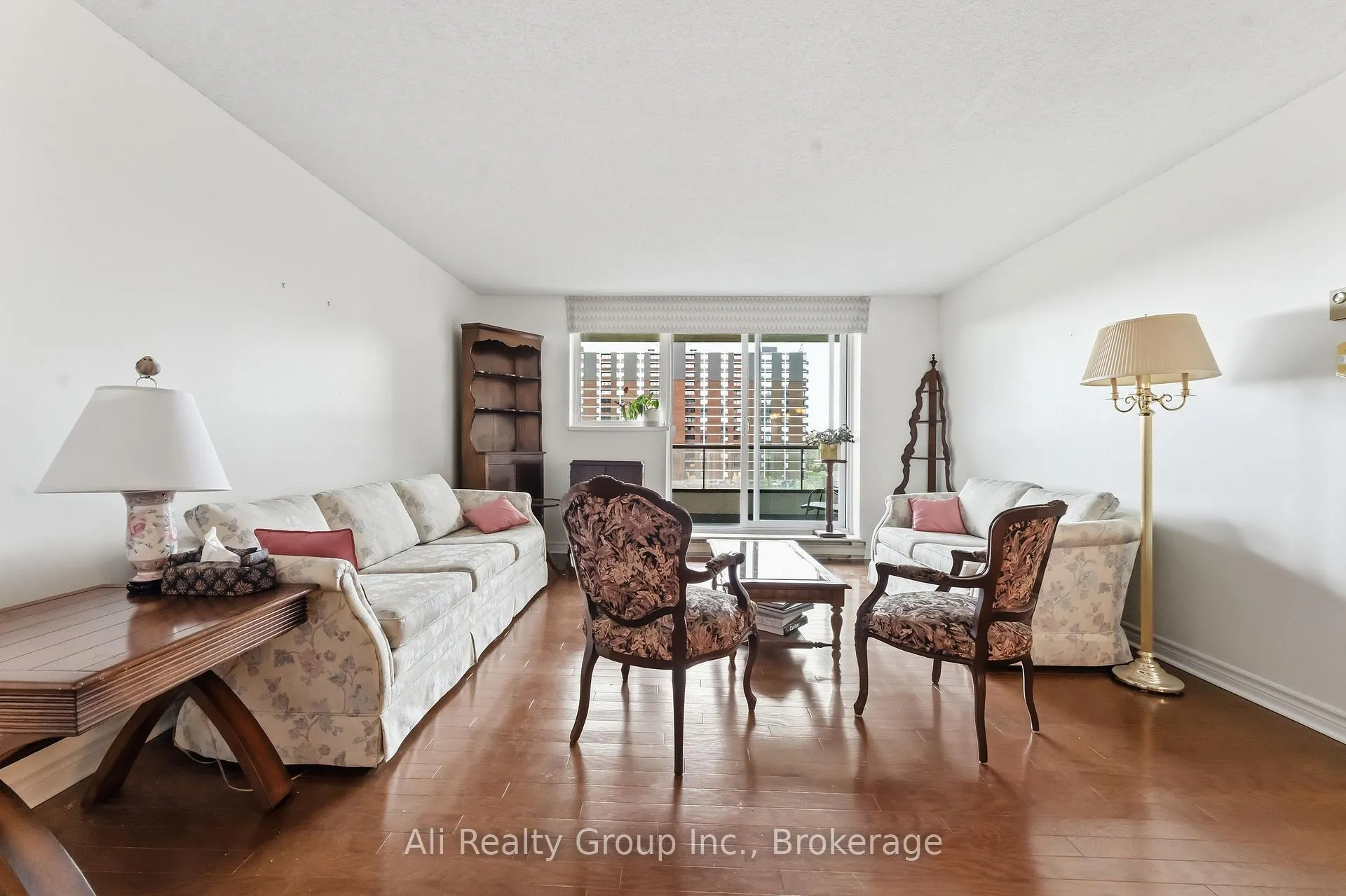 Photo 6 of Unit 610, 1705 Playfair Drive, Ottawa, Playfair Park — HOMEH