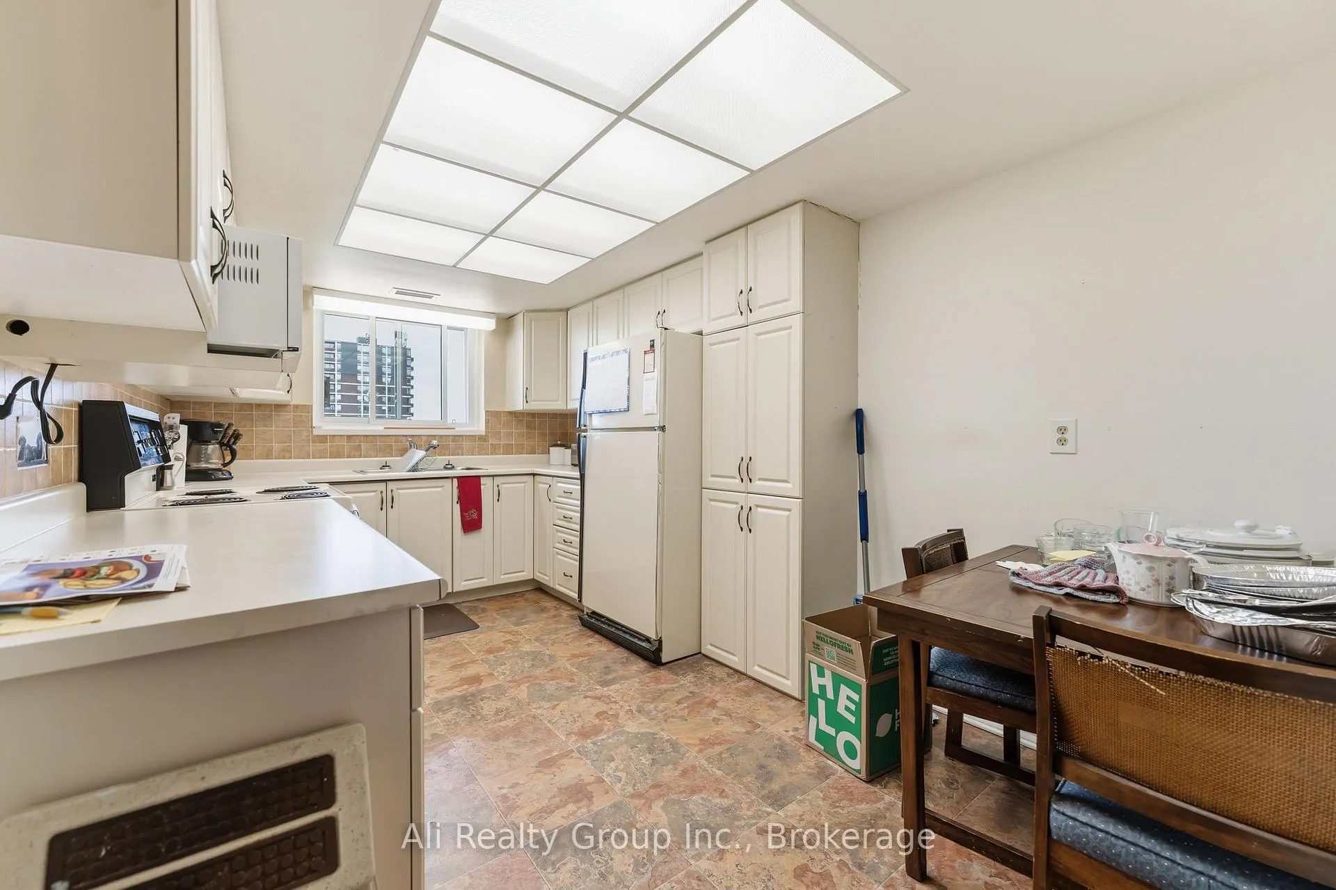 Photo 12 of Unit 610, 1705 Playfair Drive, Ottawa, Playfair Park — HOMEH