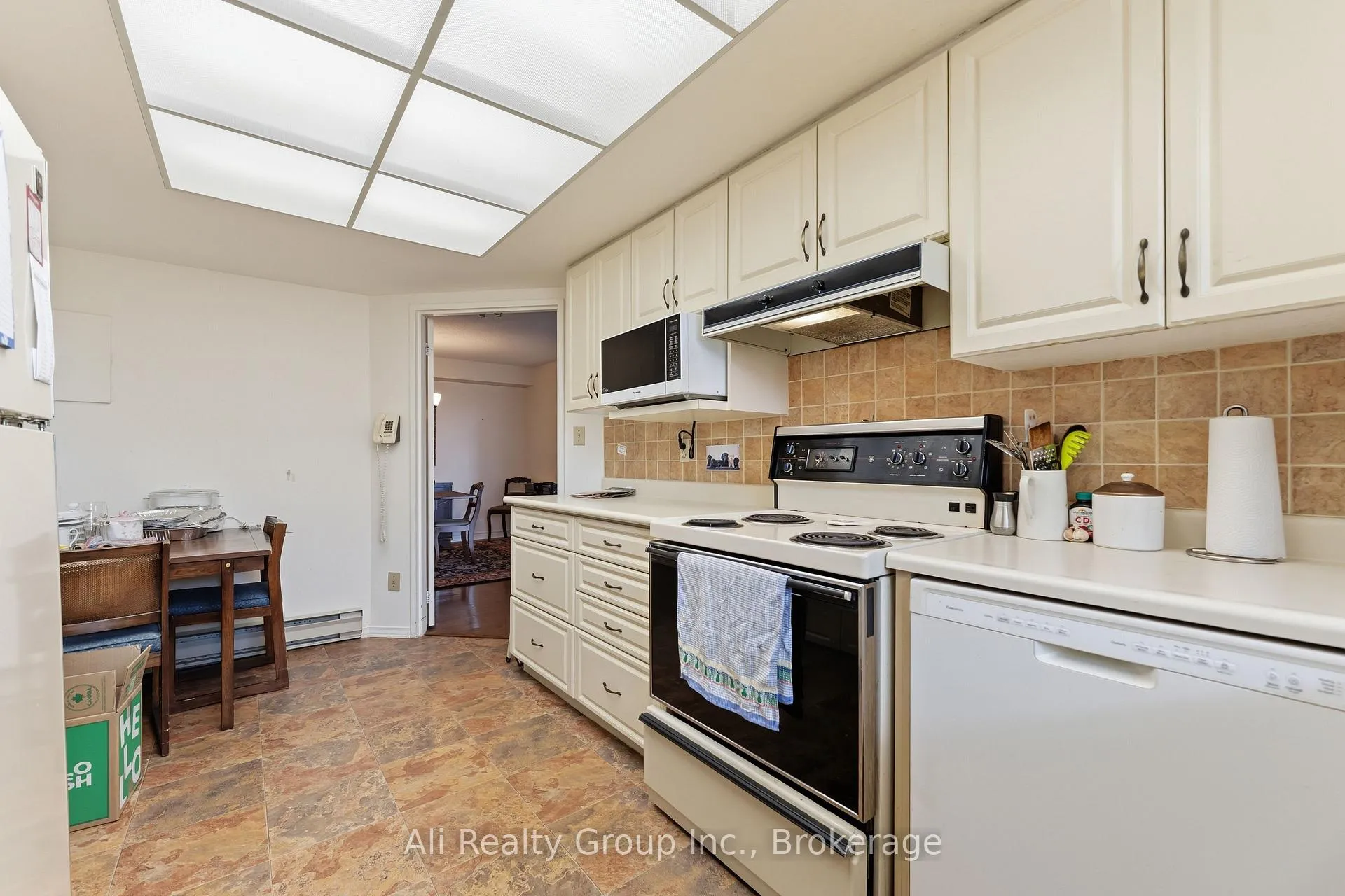 Photo 15 of Unit 610, 1705 Playfair Drive, Ottawa, Playfair Park — HOMEH
