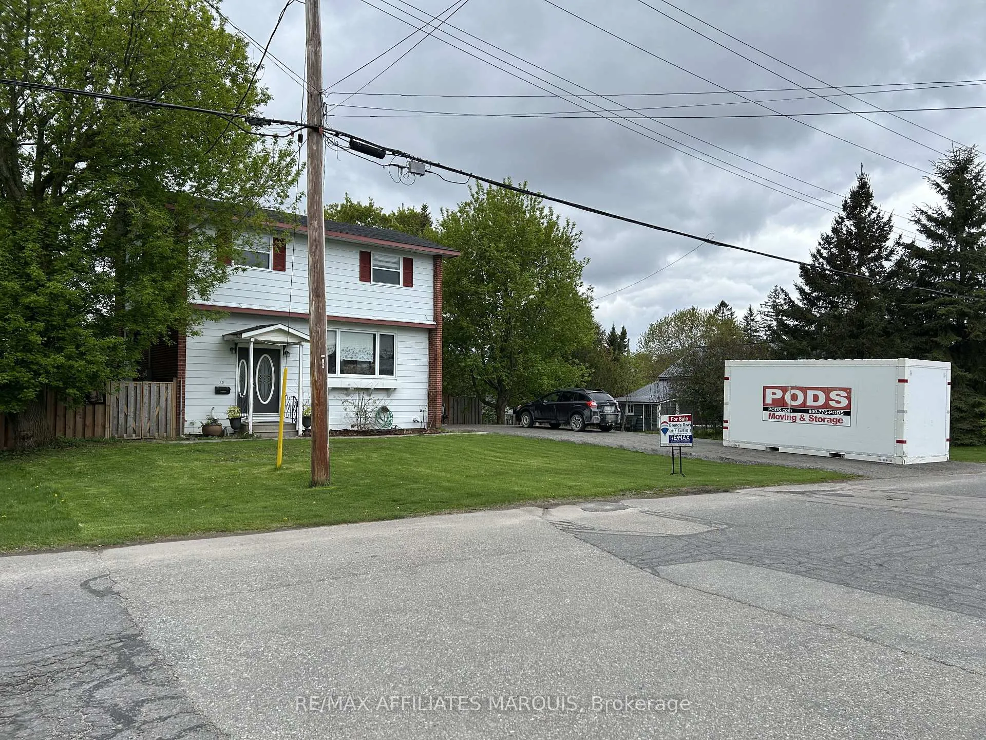 Photo 2 of 15 Philip Street, Smiths Falls — HOMEH