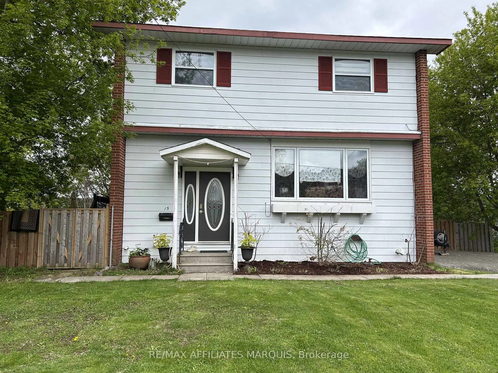Photo 3 of 15 Philip Street, Smiths Falls — HOMEH