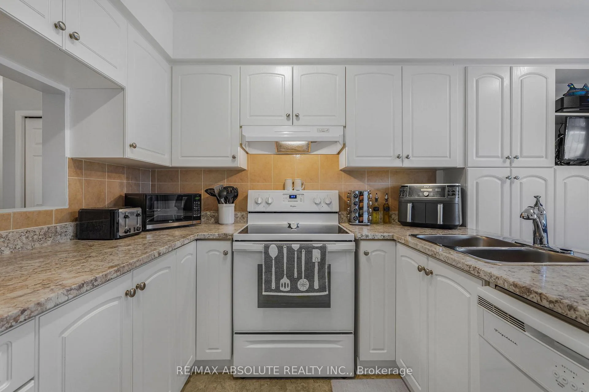 Photo 5 of Unit 2, 1967 Trim Road, Ottawa, Springridge/East Village — HOMEH