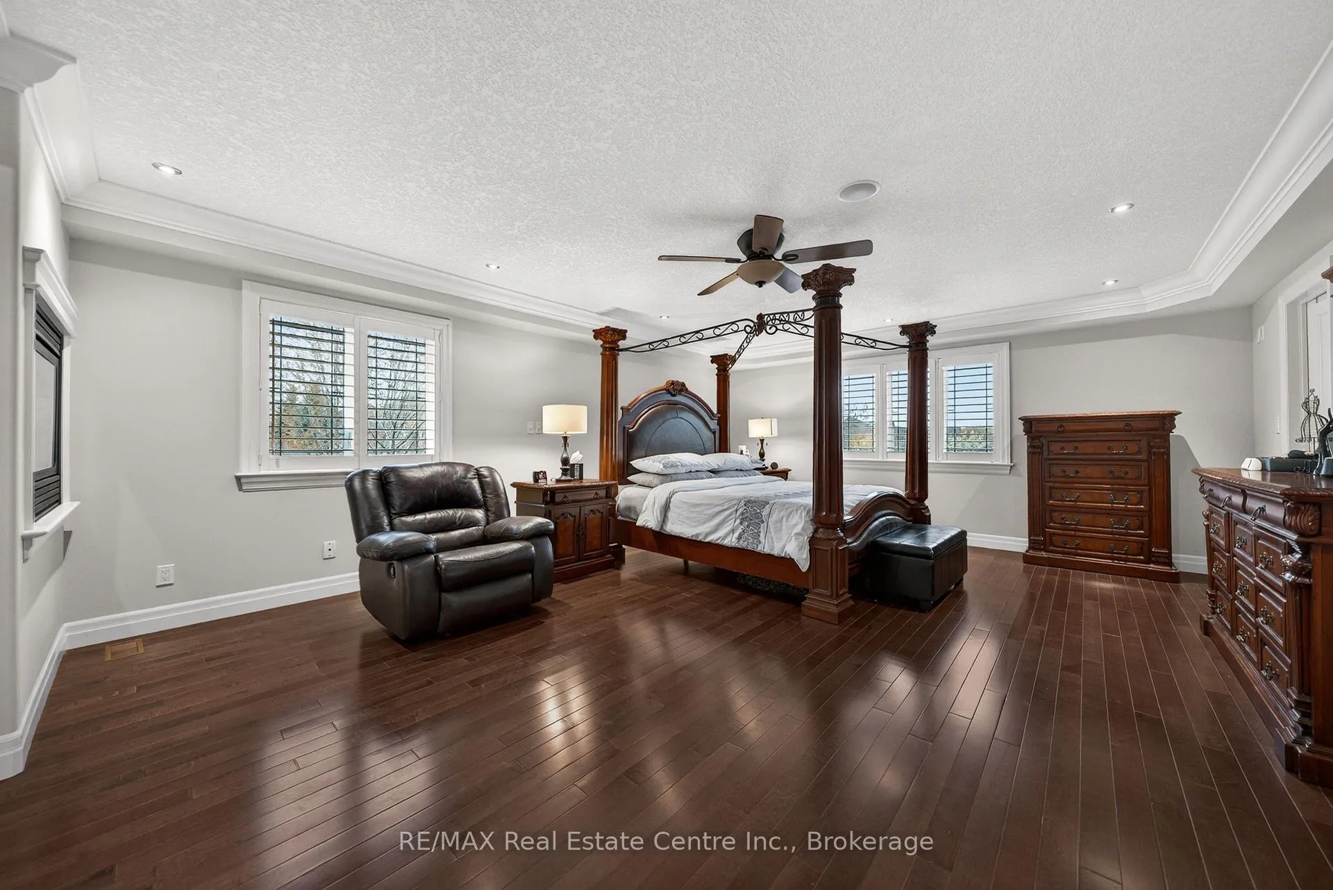 Photo 26 of 245 Joseph Schoerg Crescent, Kitchener, Pioneer Tower West — HOMEH