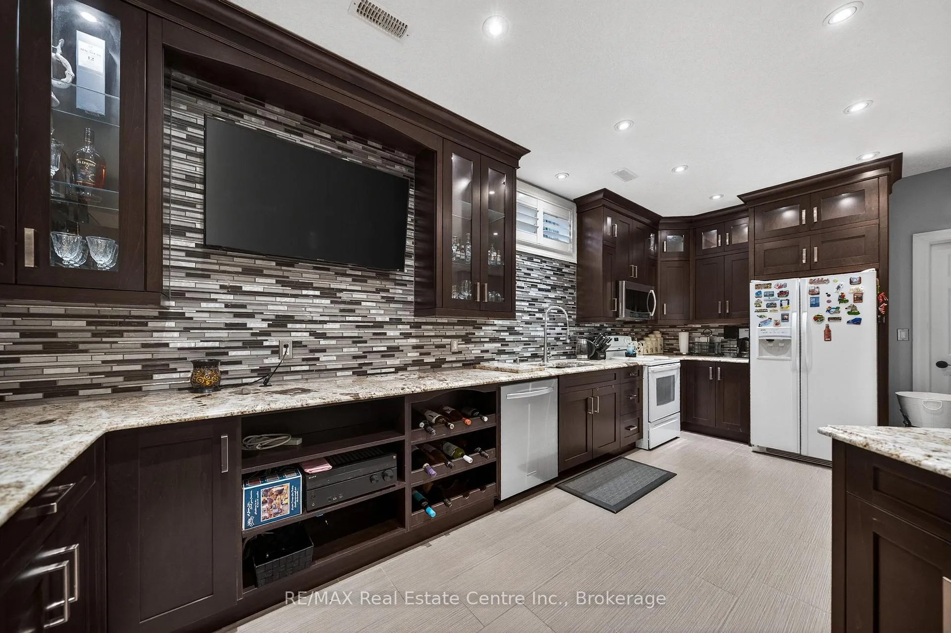 Photo 44 of 245 Joseph Schoerg Crescent, Kitchener, Pioneer Tower West — HOMEH