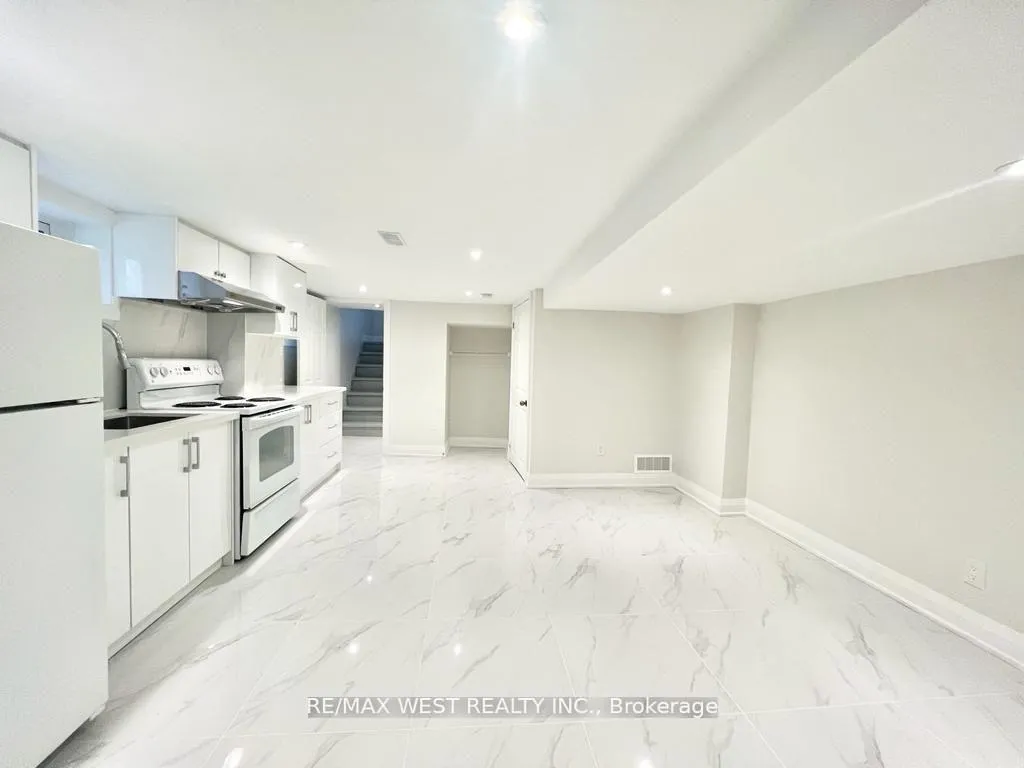 Photo 2 of Unit BSMT, 4 Sutherland Avenue, Toronto, Crescent Town — HOMEH