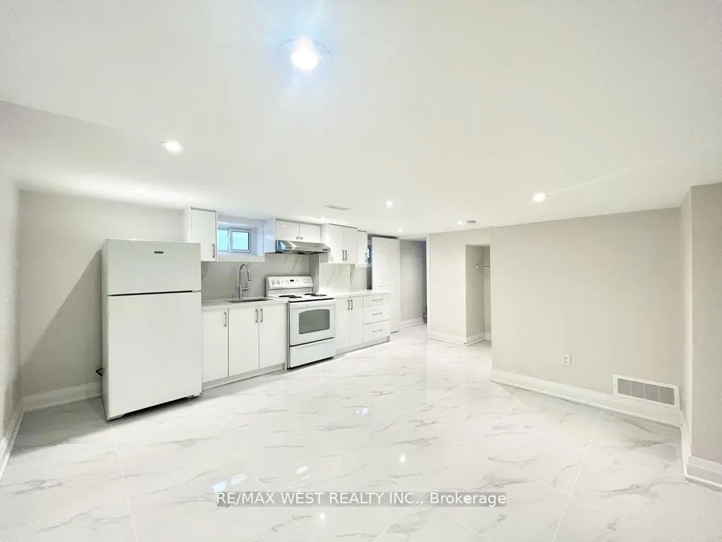 Photo 3 of Unit BSMT, 4 Sutherland Avenue, Toronto, Crescent Town — HOMEH