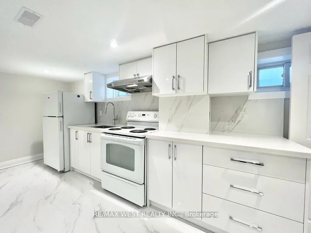 Photo 5 of Unit BSMT, 4 Sutherland Avenue, Toronto, Crescent Town — HOMEH