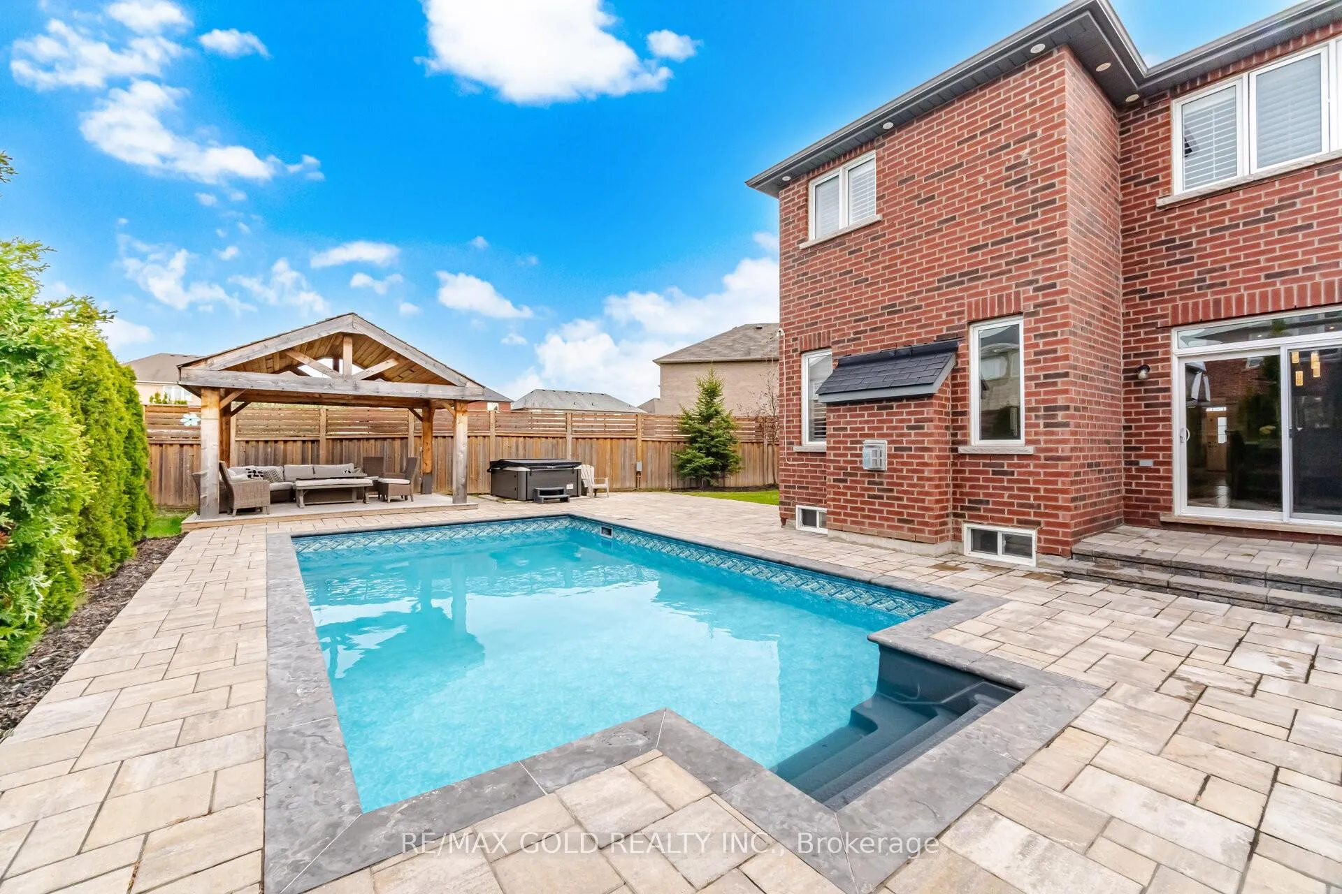 Photo 32 of 23 Mission Ridge Trail, Brampton, Bram East — HOMEH