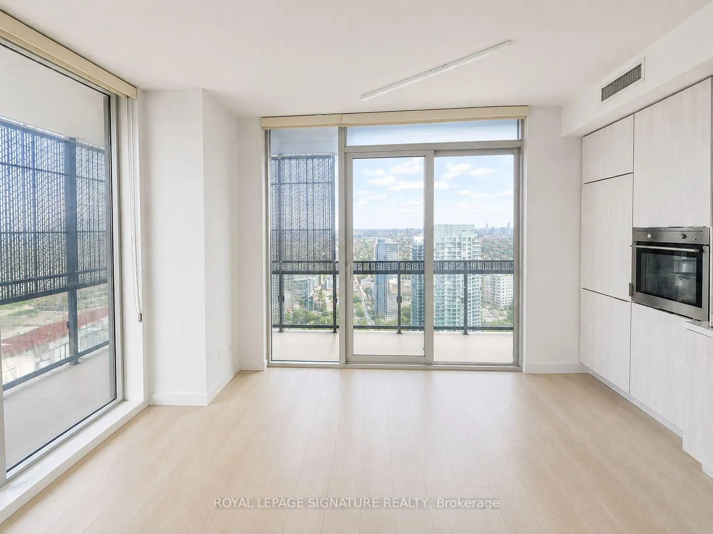 Photo 7 of Unit 3608, 8 Eglinton Avenue E, Toronto, Mount Pleasant West — HOMEH