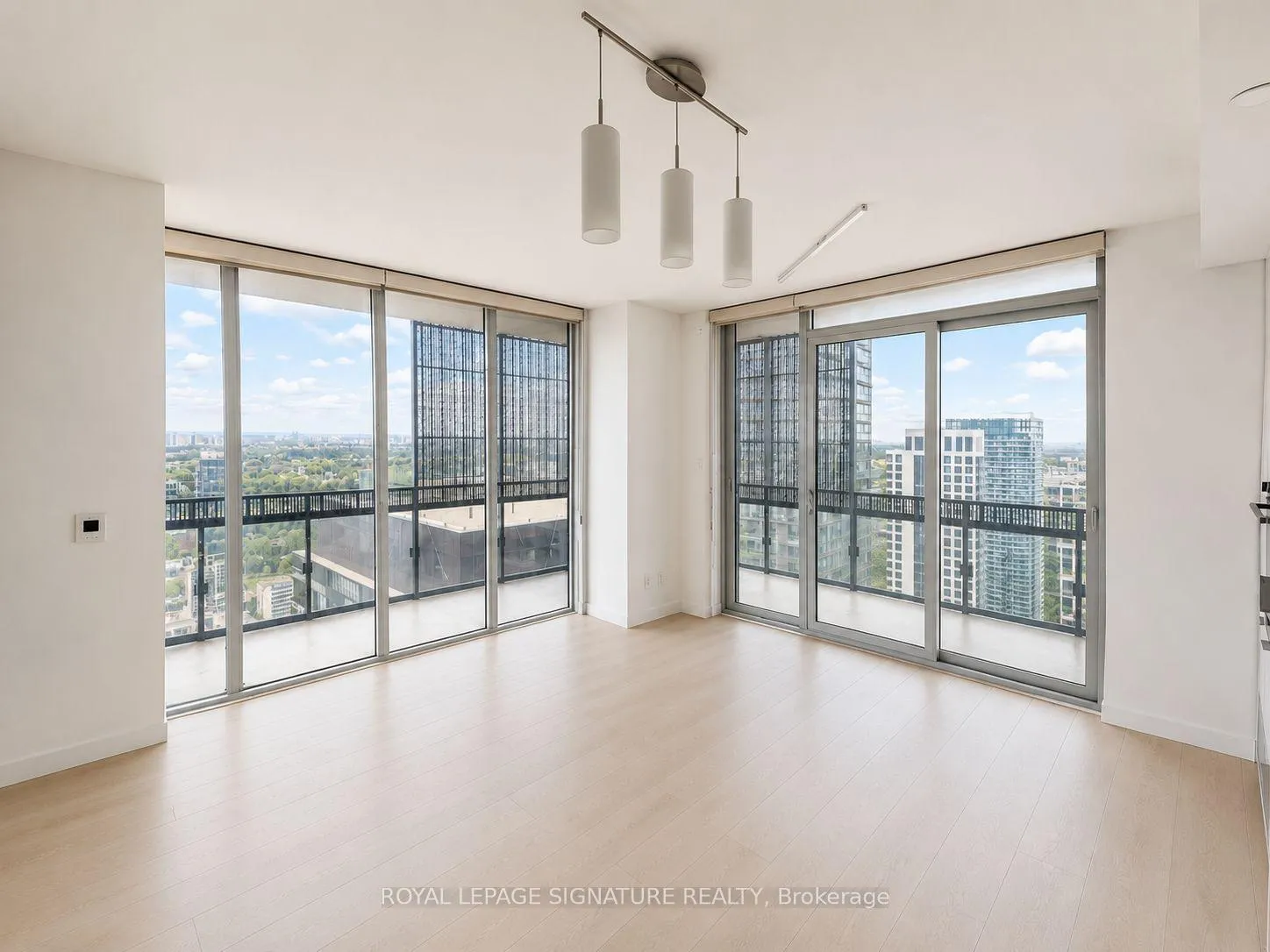 Photo 8 of Unit 3608, 8 Eglinton Avenue E, Toronto, Mount Pleasant West — HOMEH