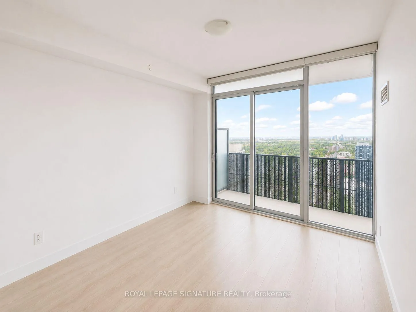 Photo 11 of Unit 3608, 8 Eglinton Avenue E, Toronto, Mount Pleasant West — HOMEH