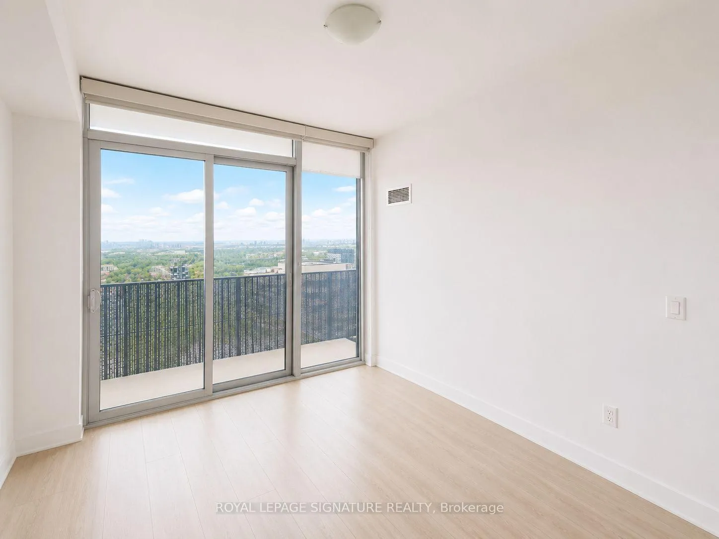 Photo 13 of Unit 3608, 8 Eglinton Avenue E, Toronto, Mount Pleasant West — HOMEH