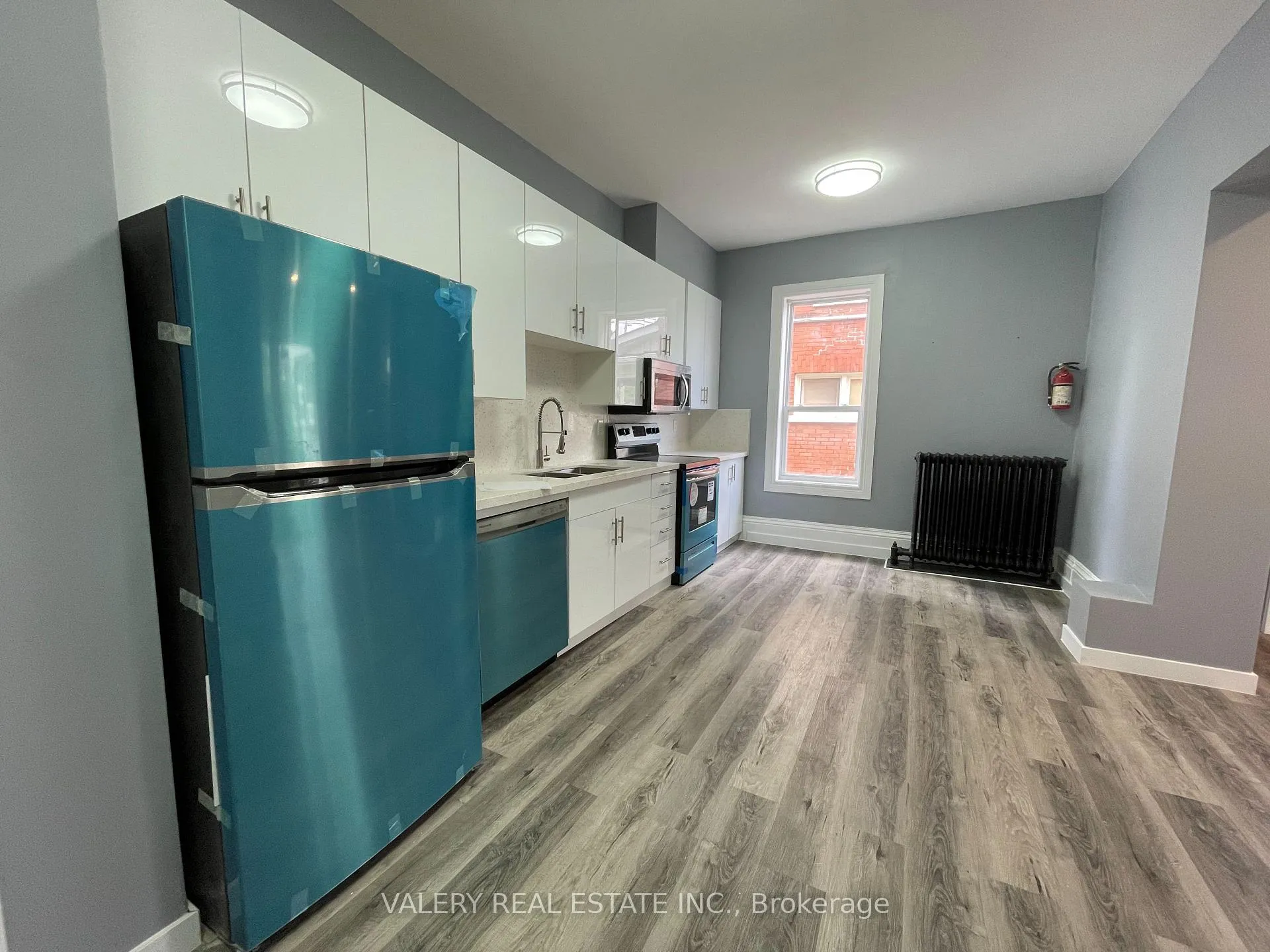 Photo 2 of Unit Main, 49 Madison Avenue N, Kitchener — HOMEH