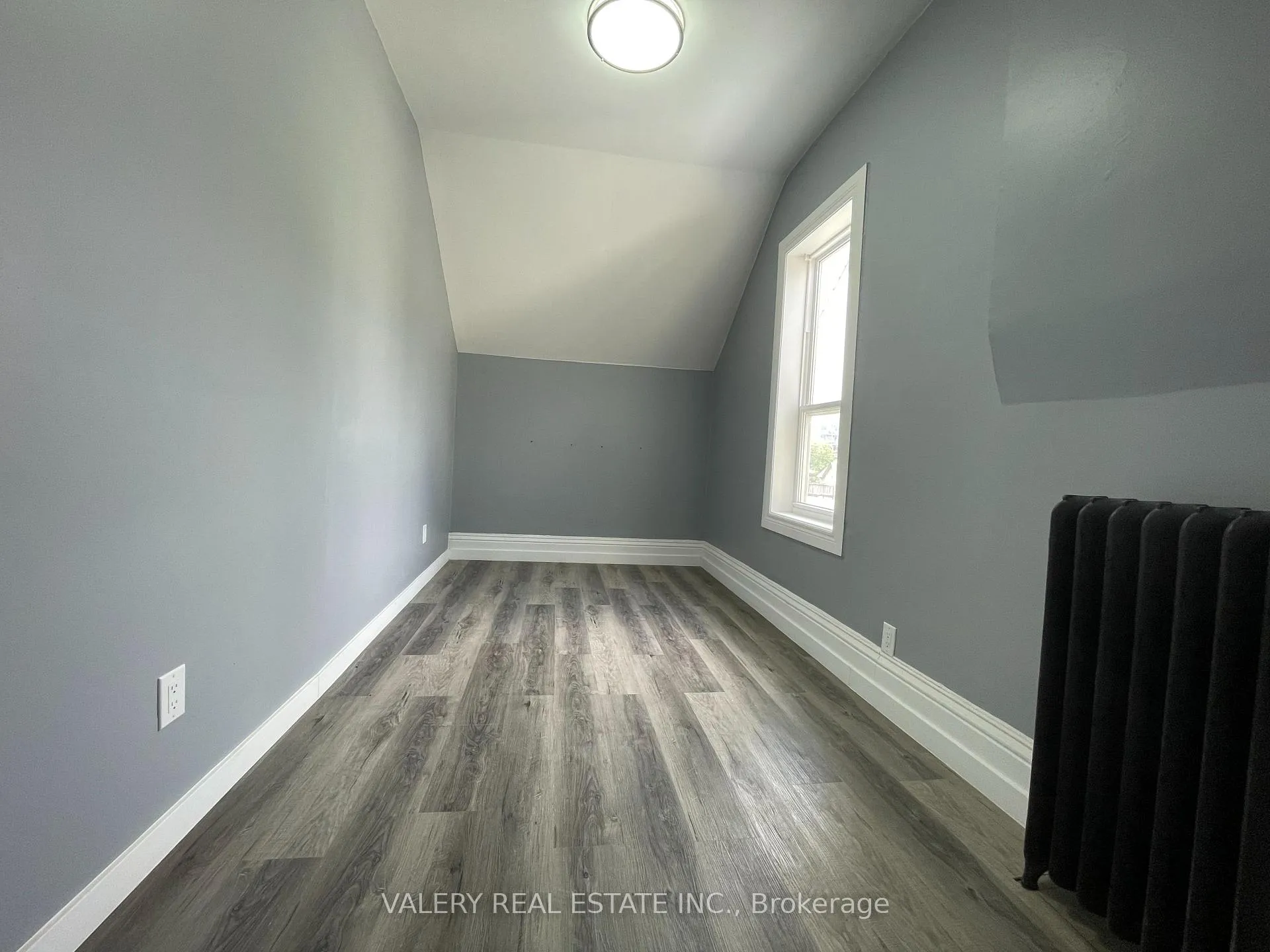 Photo 5 of Unit Main, 49 Madison Avenue N, Kitchener — HOMEH