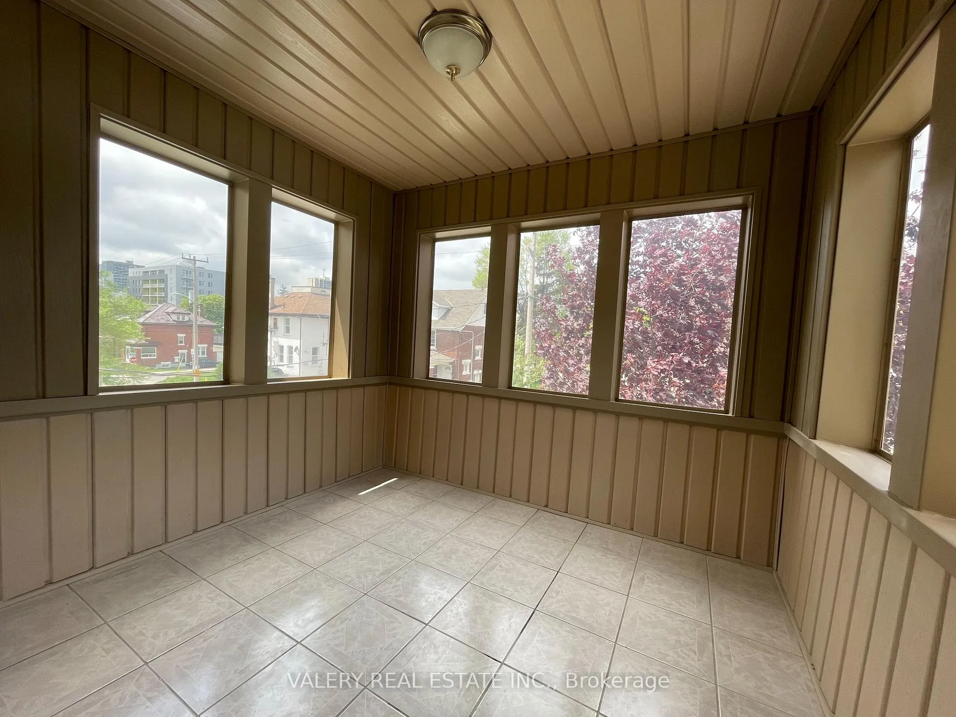 Photo 7 of Unit Main, 49 Madison Avenue N, Kitchener — HOMEH