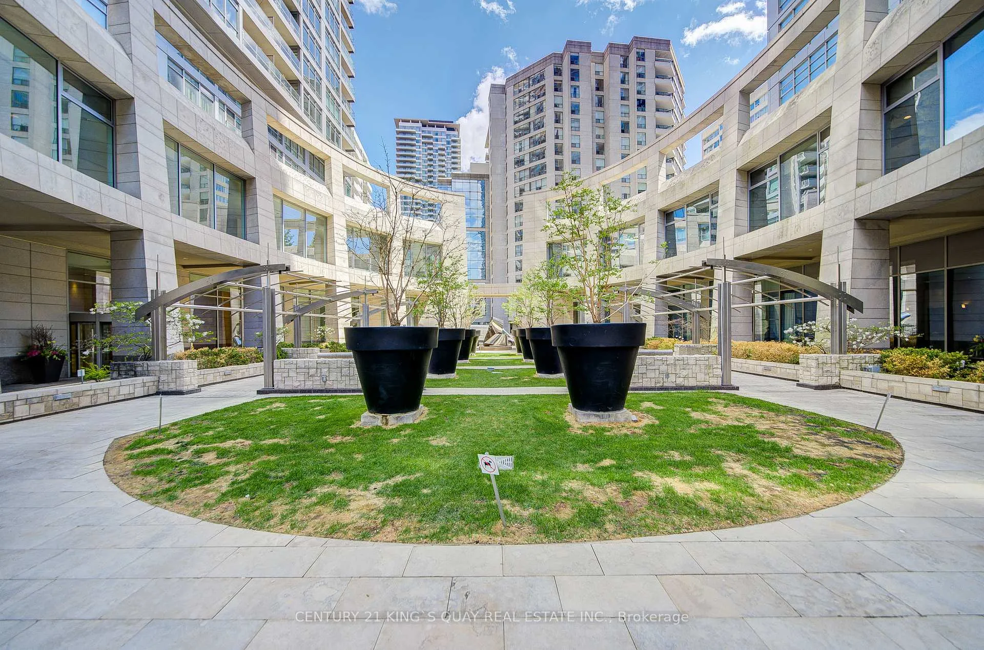 Photo 2 of Unit 2403, 2181 Yonge Street, Toronto, Mount Pleasant West — HOMEH
