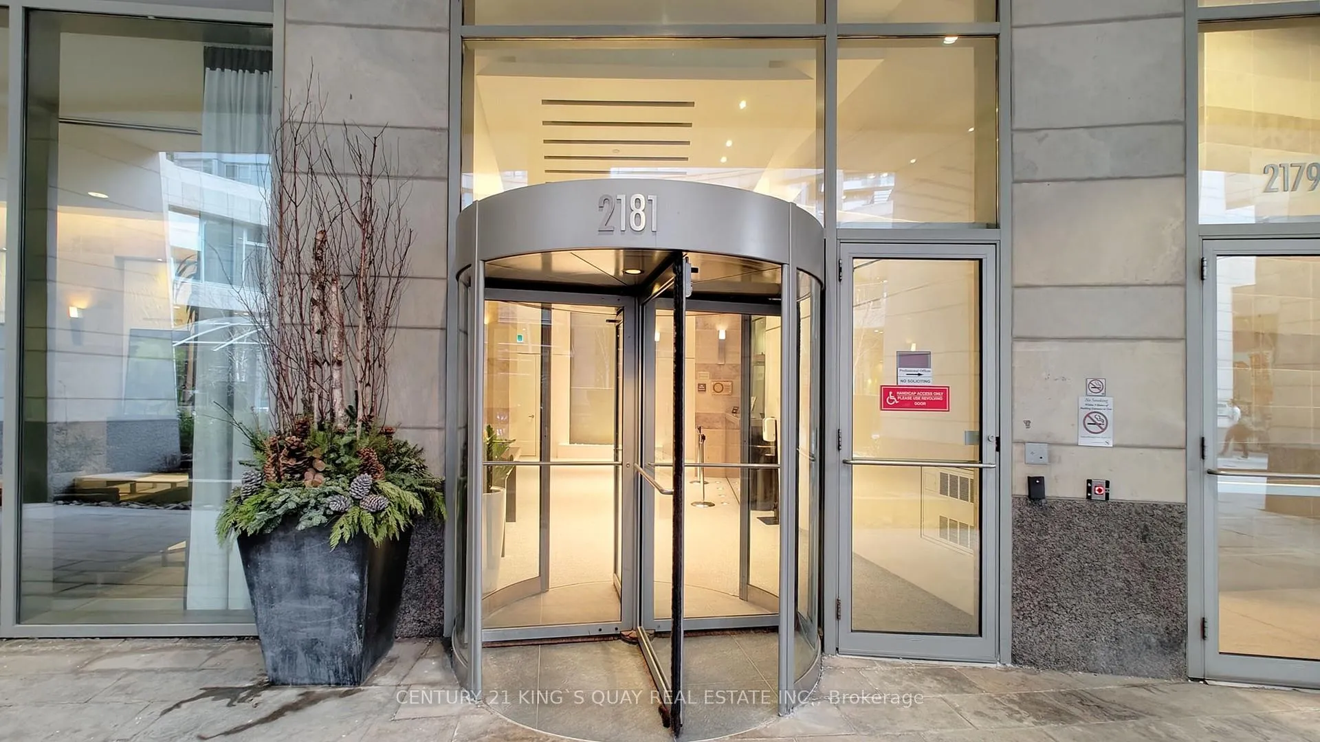 Photo 3 of Unit 2403, 2181 Yonge Street, Toronto, Mount Pleasant West — HOMEH