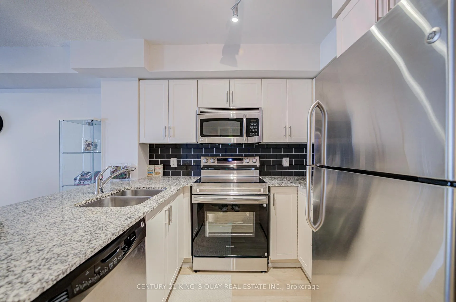 Photo 11 of Unit 2403, 2181 Yonge Street, Toronto, Mount Pleasant West — HOMEH