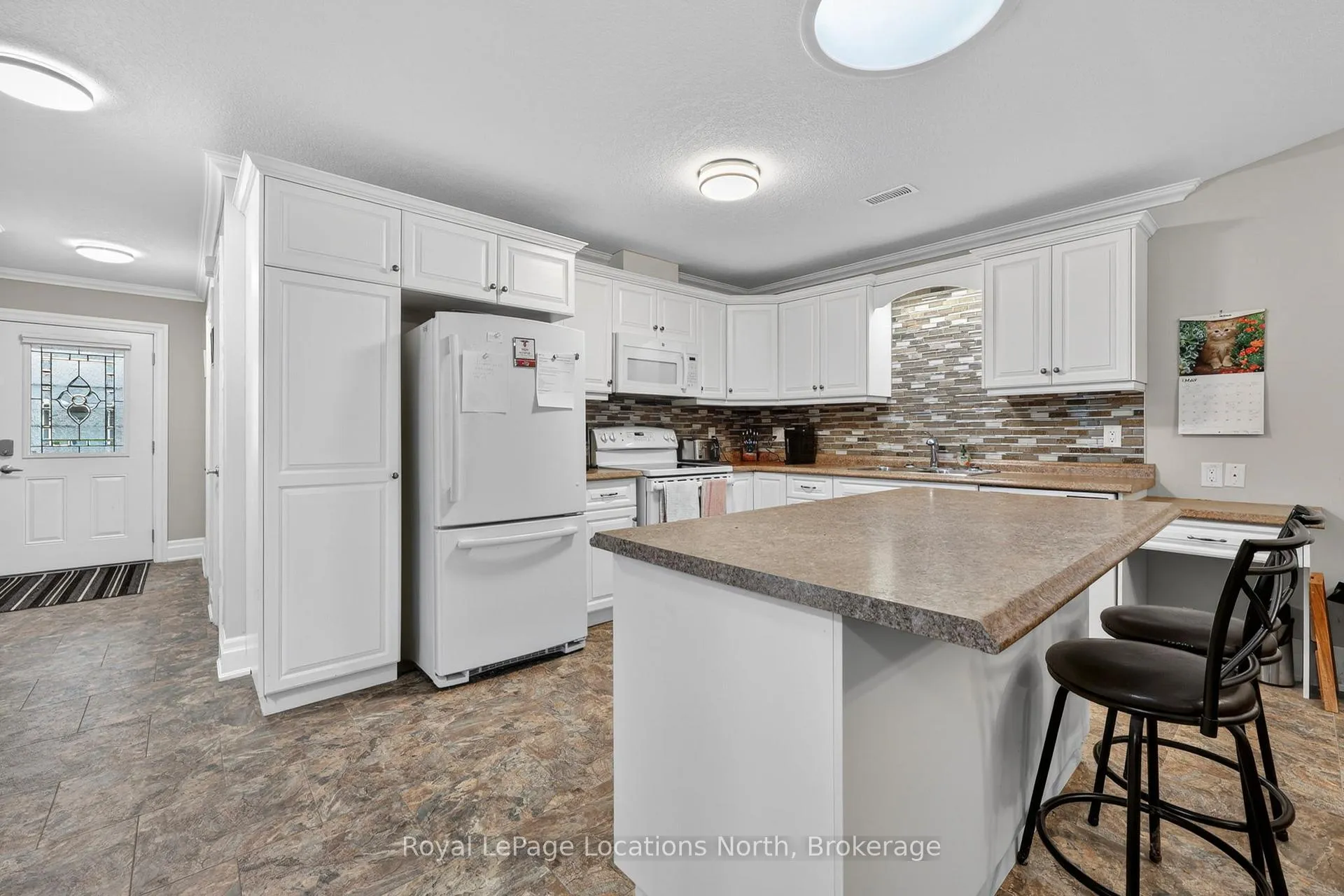 Photo 11 of 47 Clover Crescent, Wasaga Beach — HOMEH