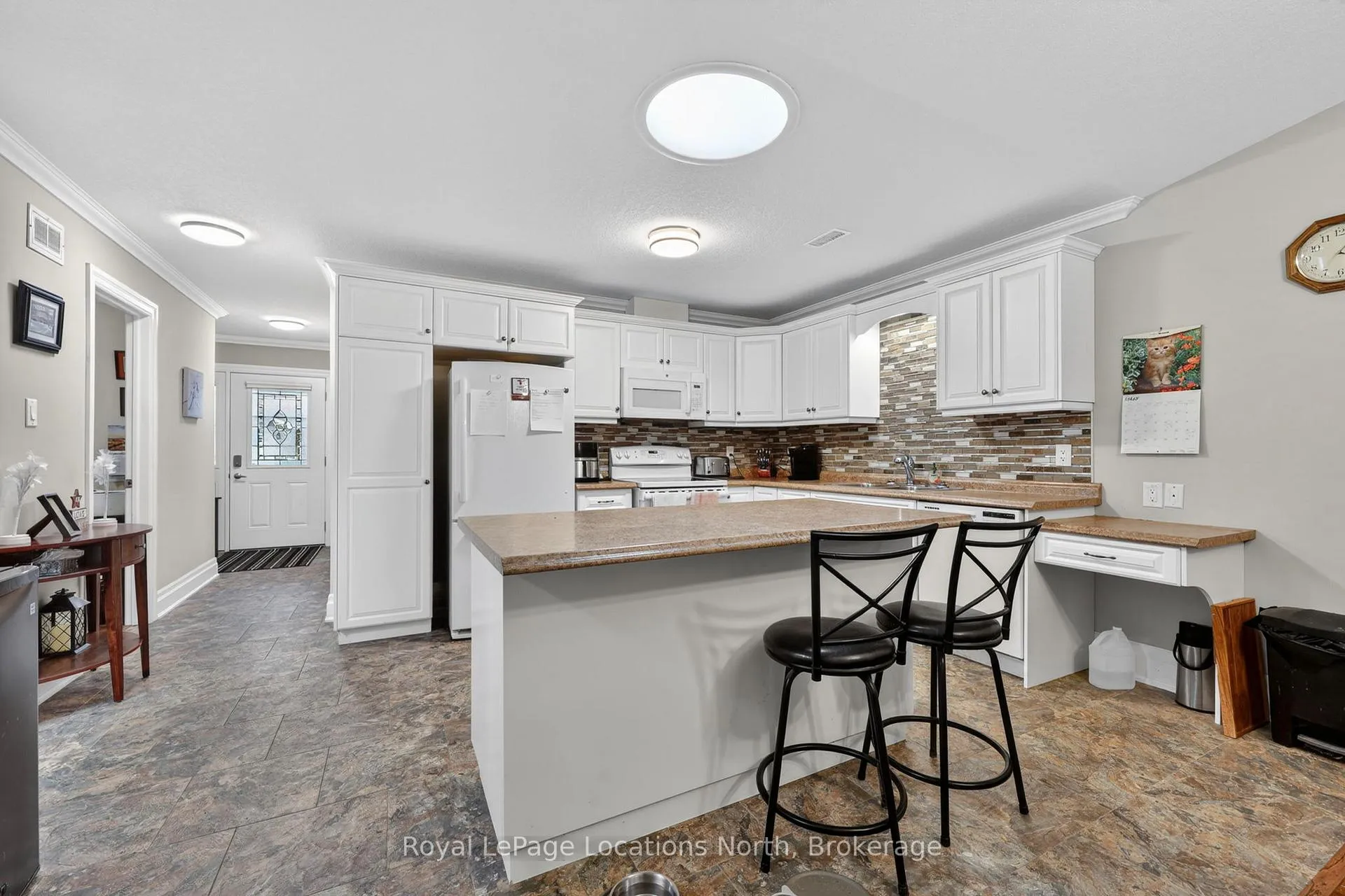Photo 12 of 47 Clover Crescent, Wasaga Beach — HOMEH