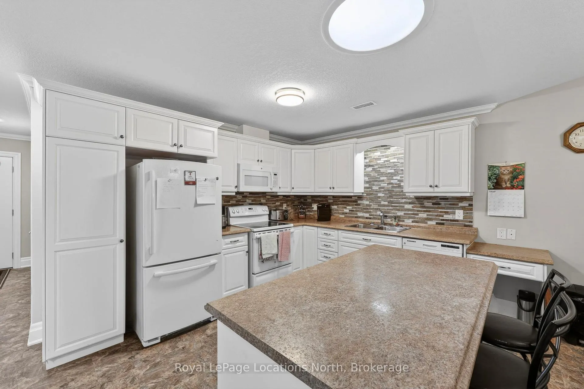 Photo 13 of 47 Clover Crescent, Wasaga Beach — HOMEH