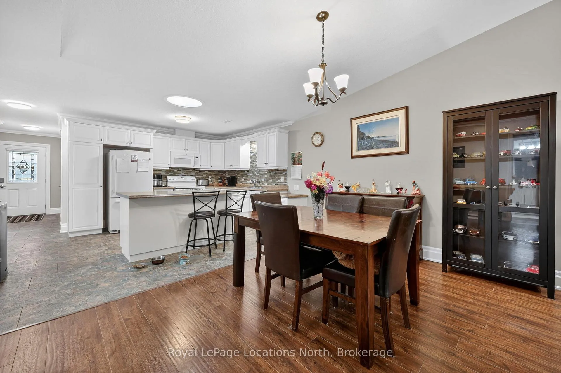 Photo 16 of 47 Clover Crescent, Wasaga Beach — HOMEH