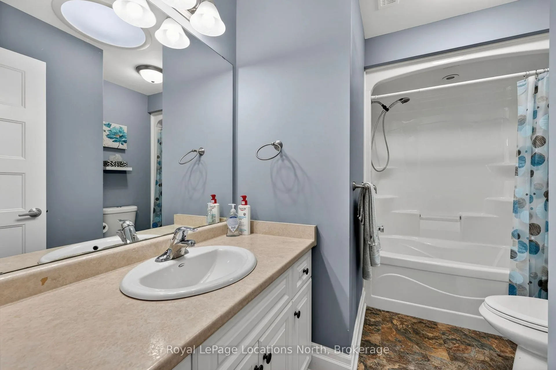 Photo 19 of 47 Clover Crescent, Wasaga Beach — HOMEH