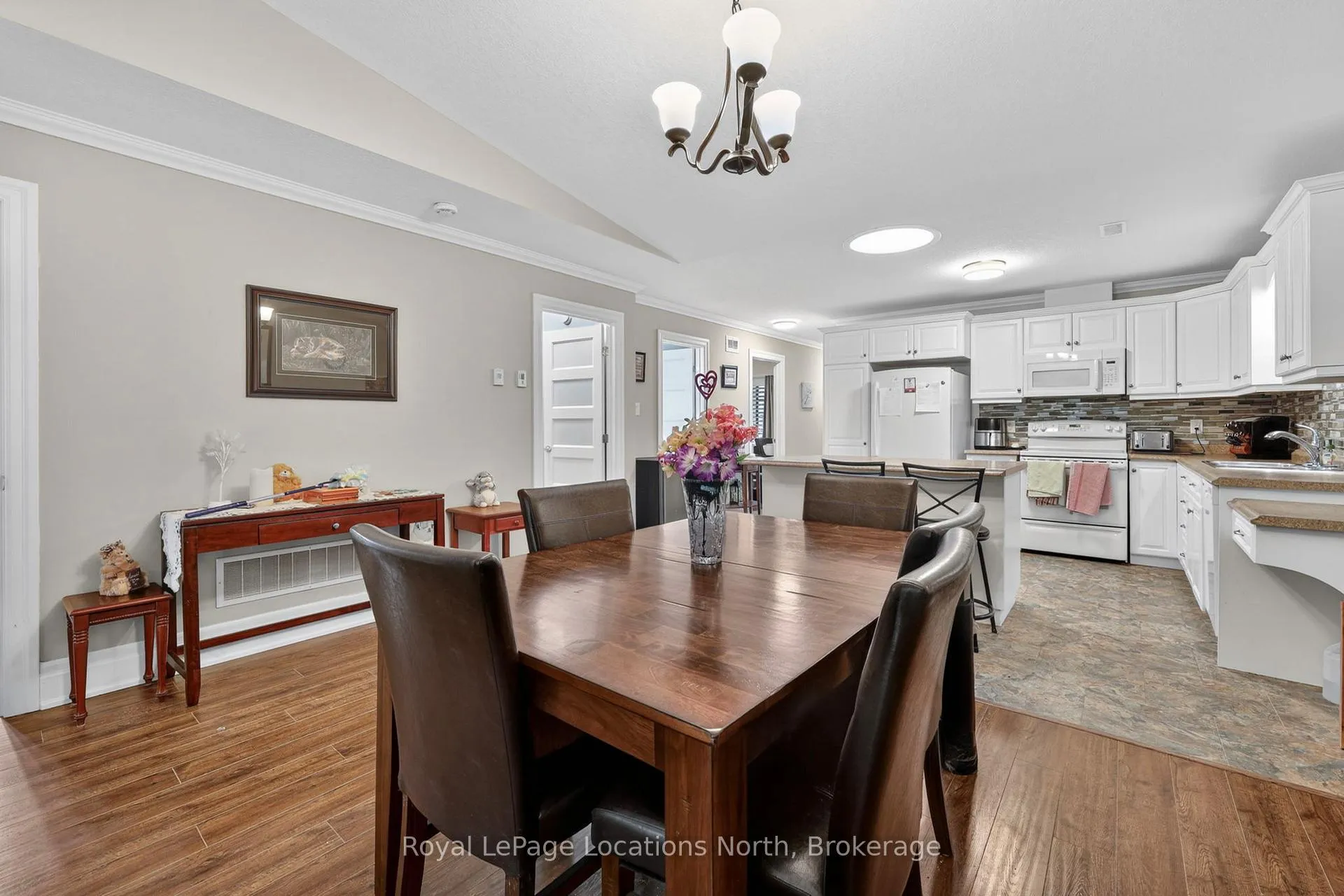 Photo 24 of 47 Clover Crescent, Wasaga Beach — HOMEH