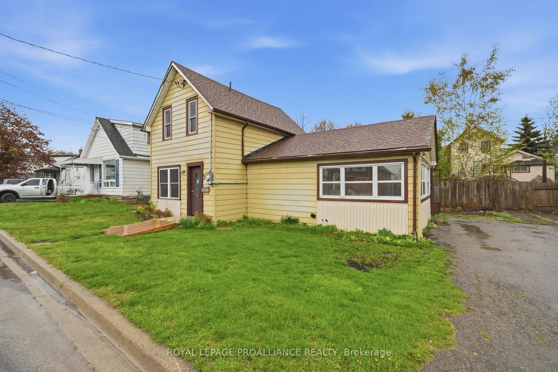 Photo 2 of 58 John Street, Quinte West, Trenton Ward — HOMEH
