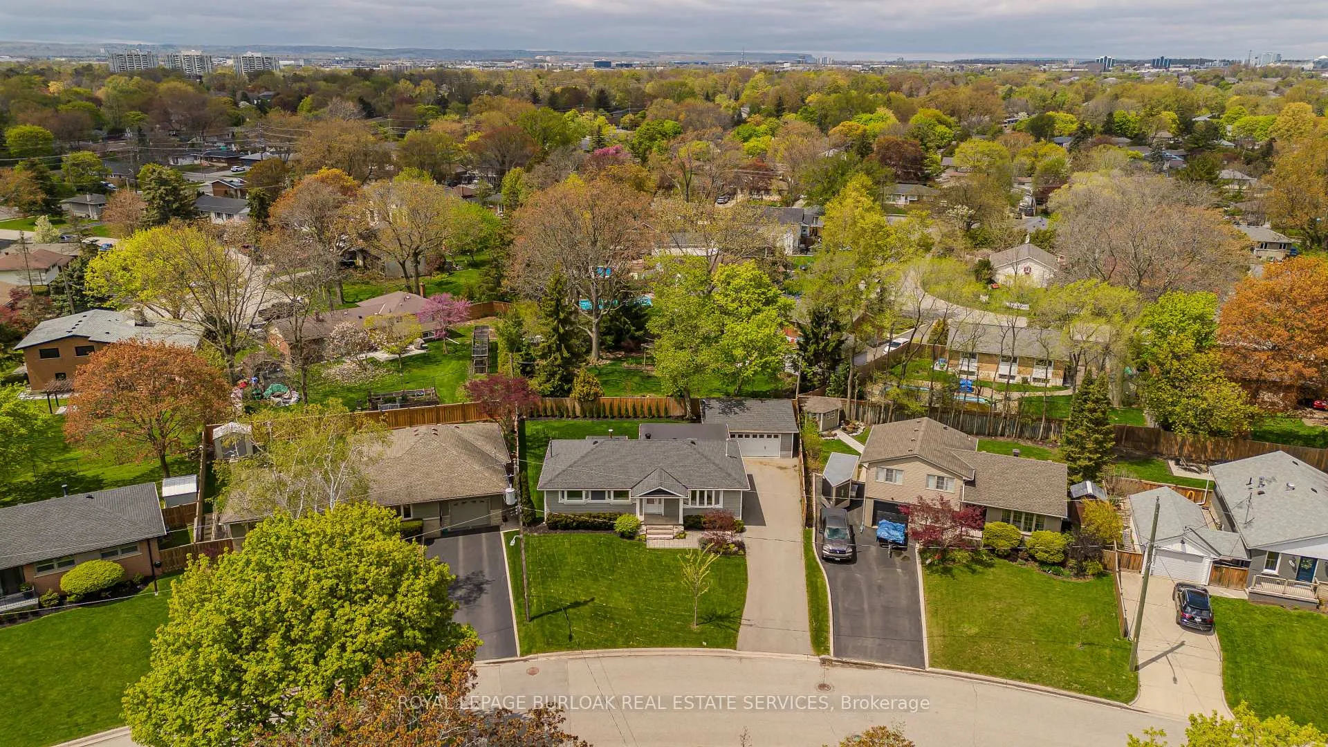 Photo 3 of 5411 Cornwall Crescent, Burlington, Appleby — HOMEH