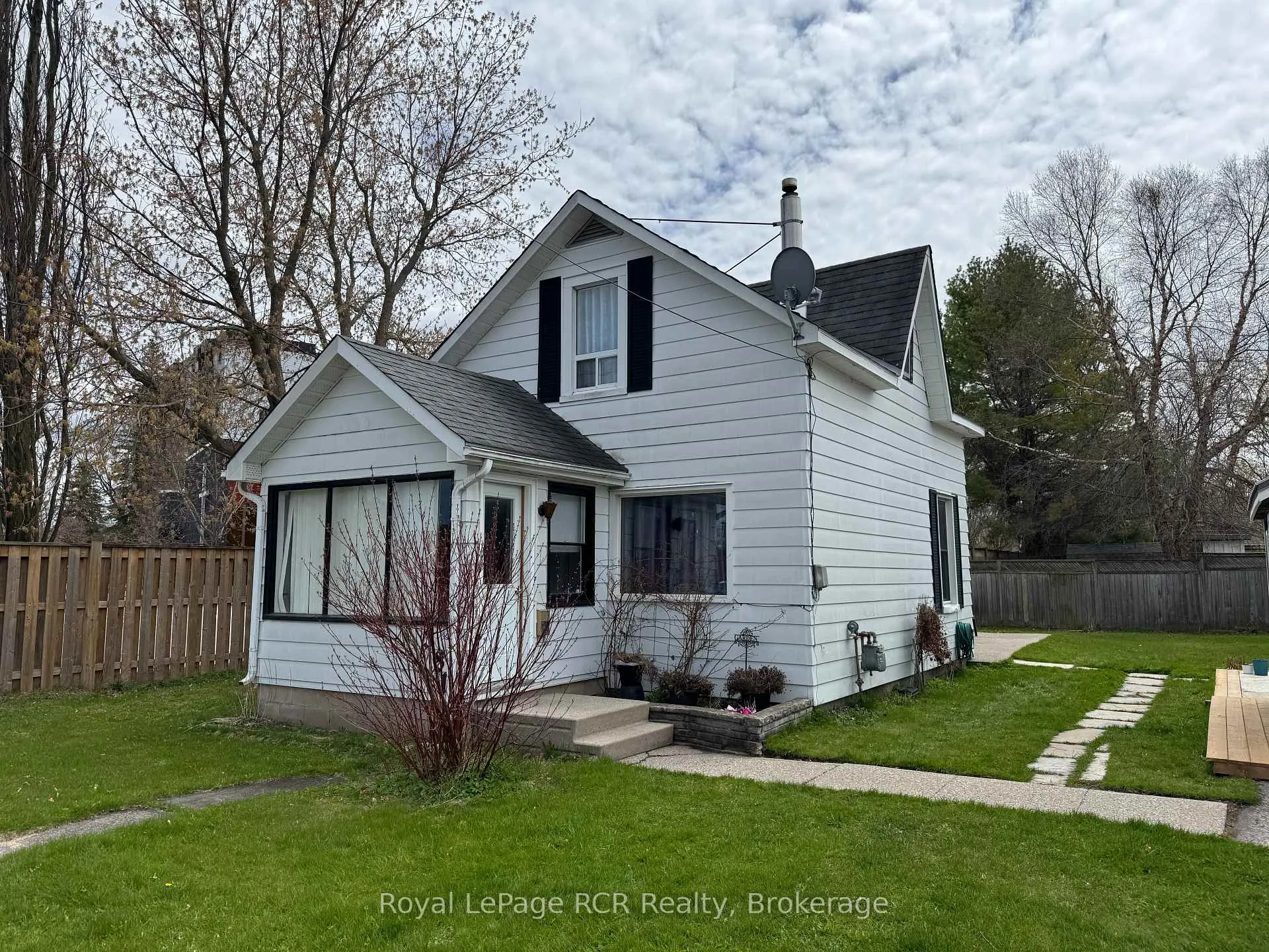 Photo of 381 14th Street W