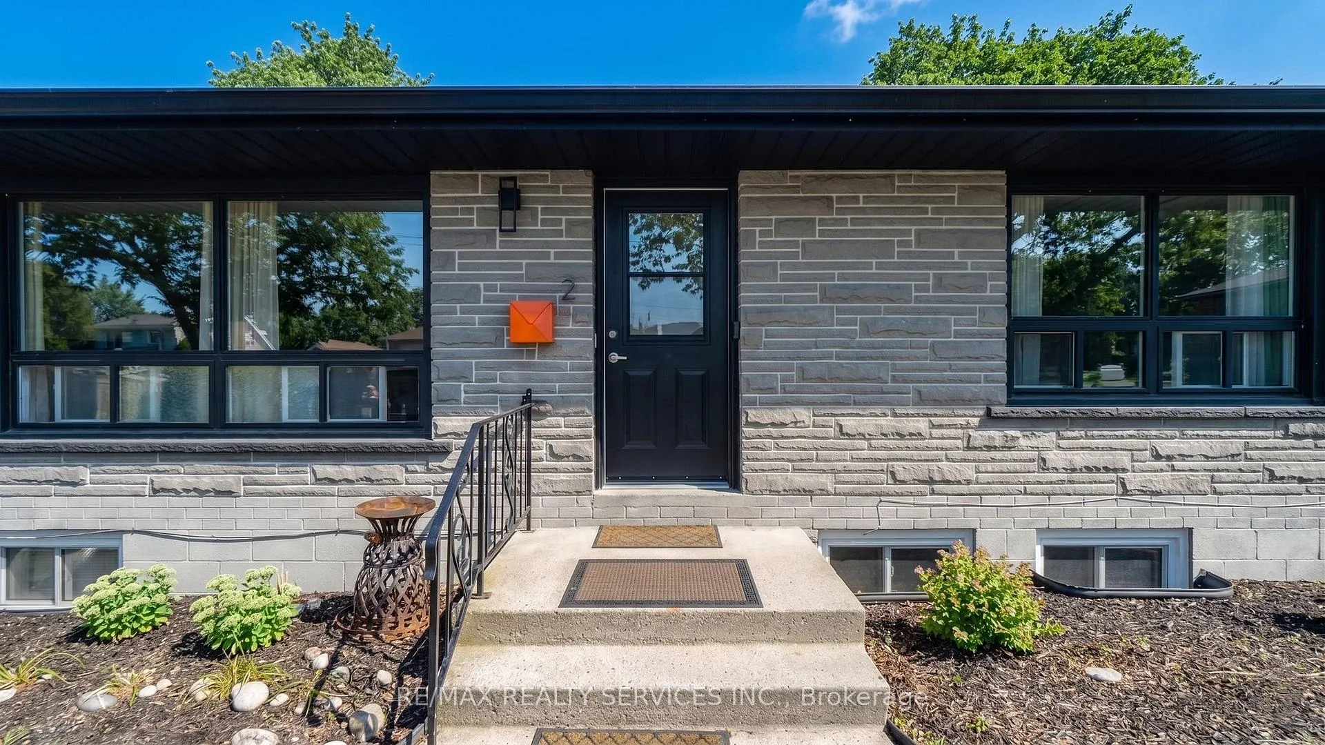 Photo 2 of Unit 2, 402 Elizabeth Street, Grimsby, Grimsby Beach — HOMEH