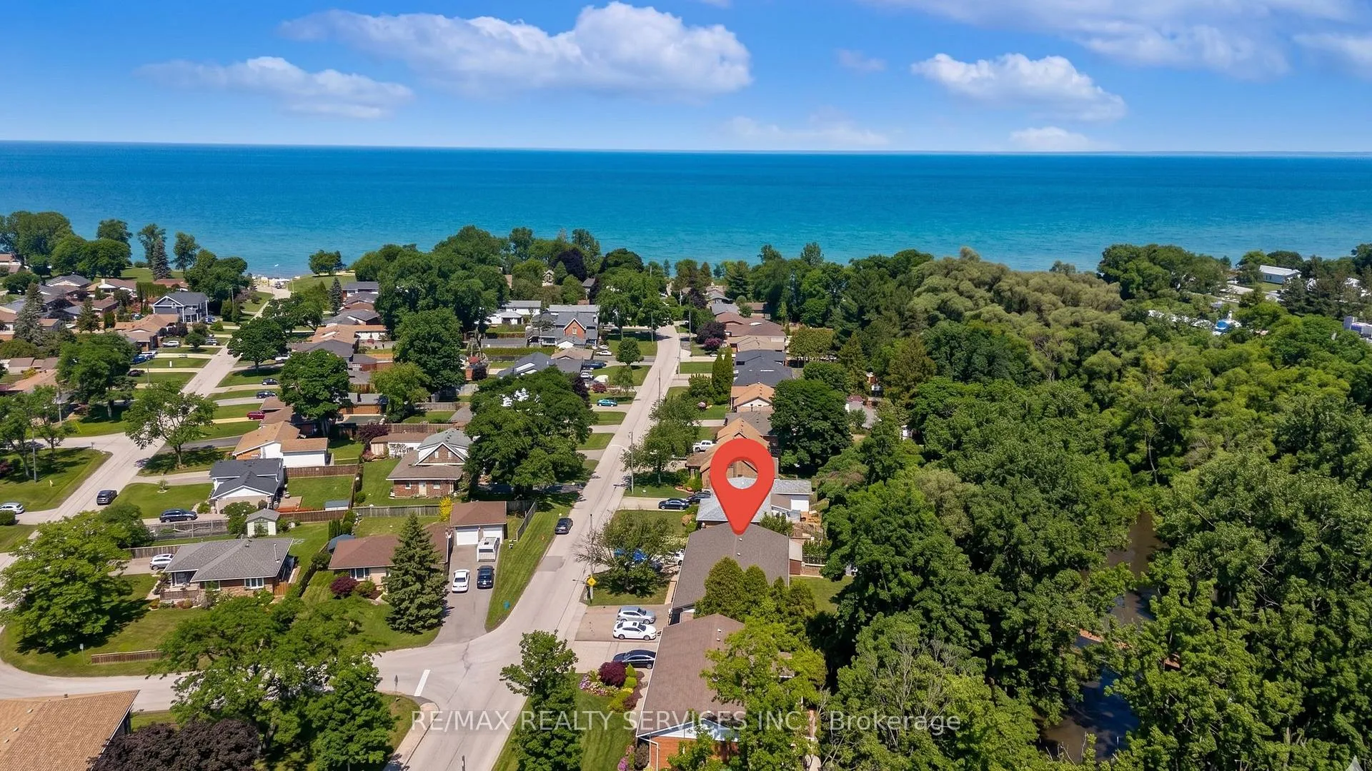 Photo 3 of Unit 2, 402 Elizabeth Street, Grimsby, Grimsby Beach — HOMEH