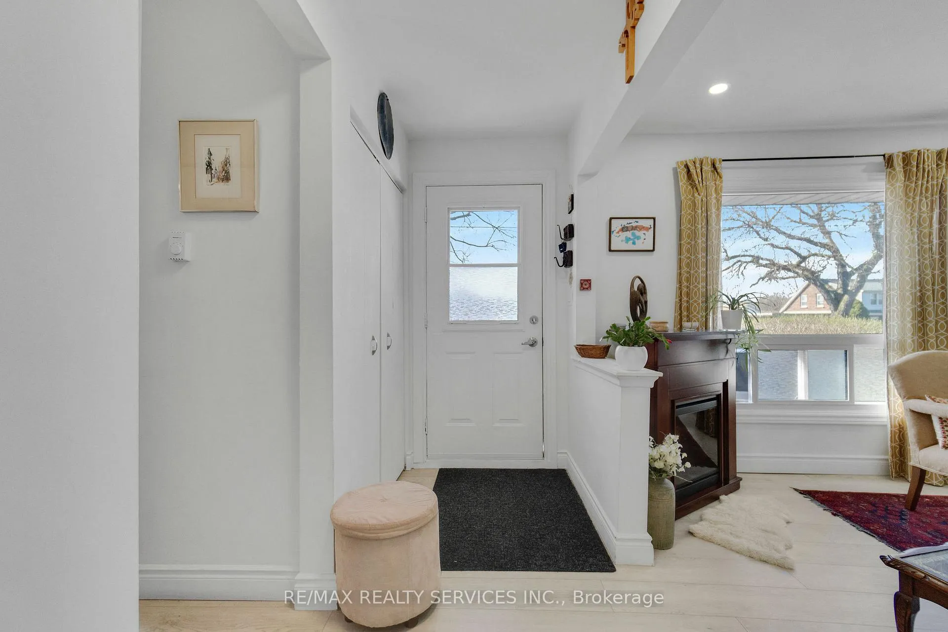 Photo 5 of Unit 2, 402 Elizabeth Street, Grimsby, Grimsby Beach — HOMEH
