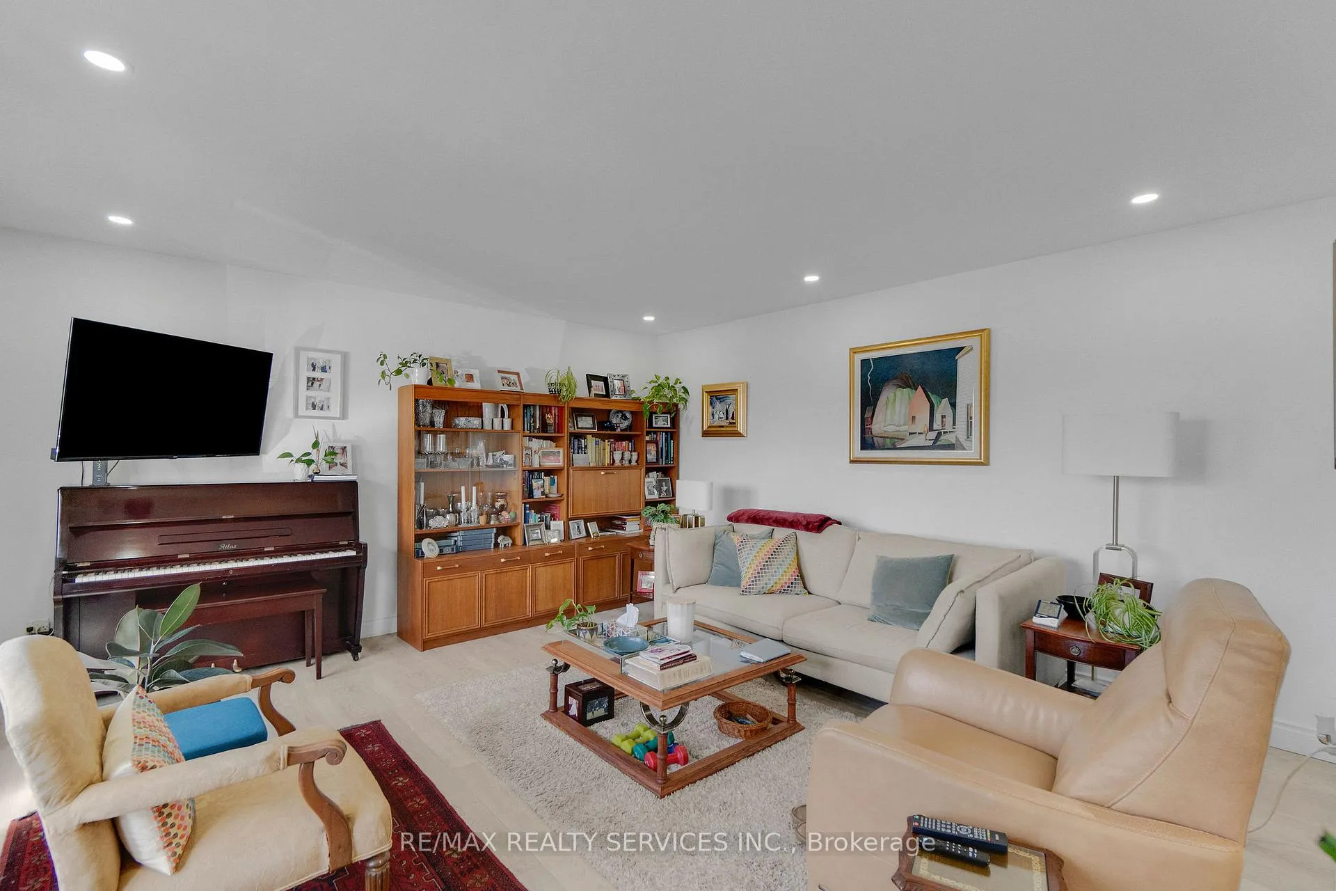 Photo 7 of Unit 2, 402 Elizabeth Street, Grimsby, Grimsby Beach — HOMEH