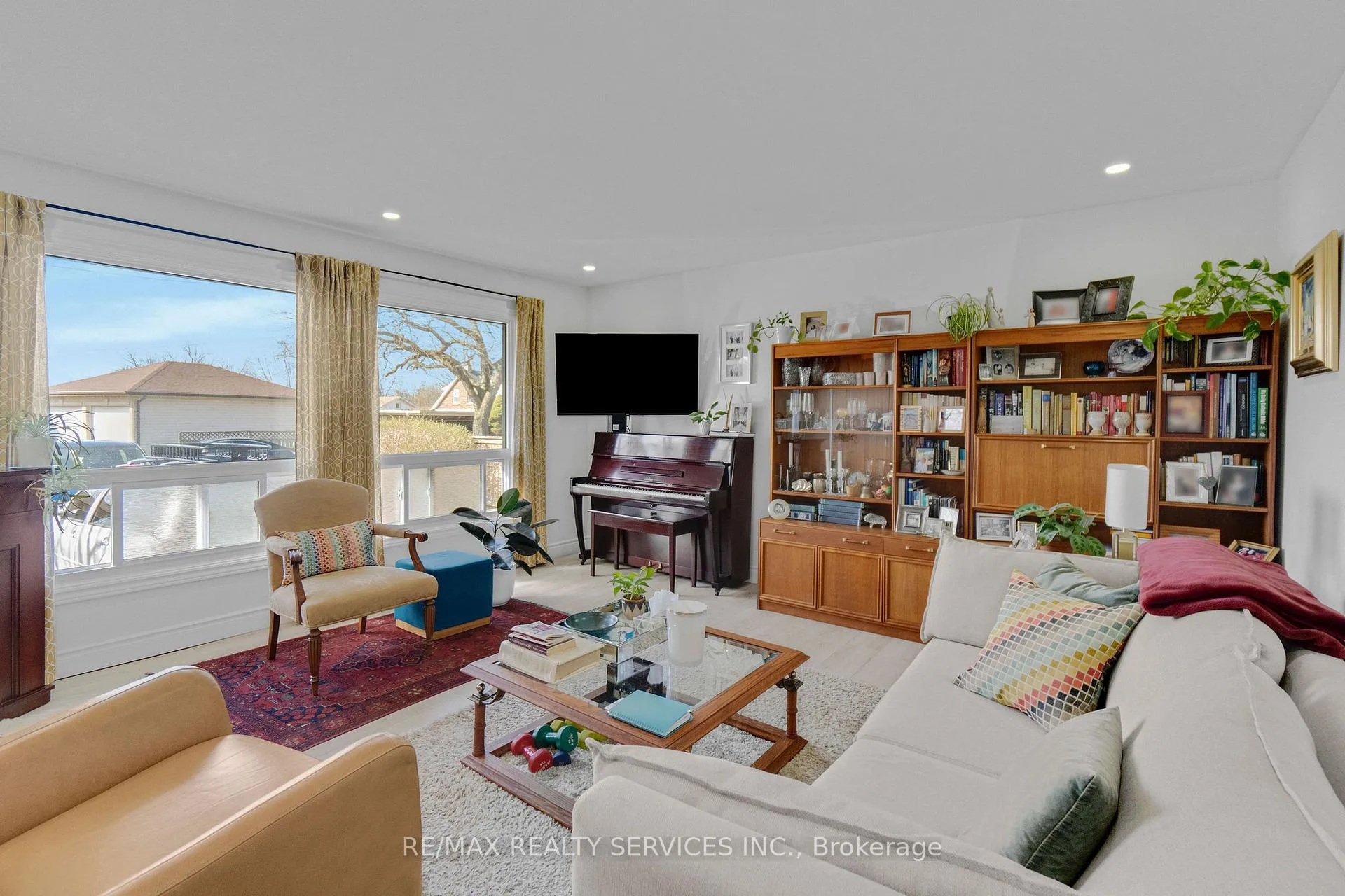 Photo 8 of Unit 2, 402 Elizabeth Street, Grimsby, Grimsby Beach — HOMEH