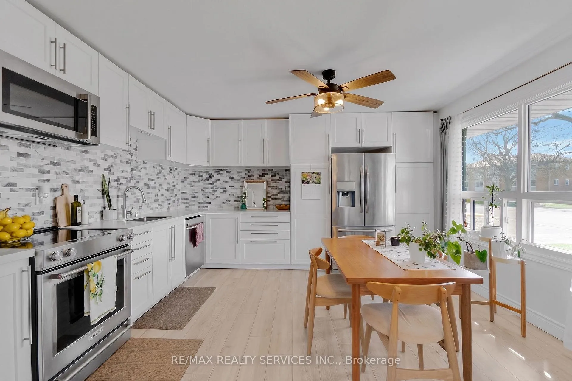 Photo 12 of Unit 2, 402 Elizabeth Street, Grimsby, Grimsby Beach — HOMEH