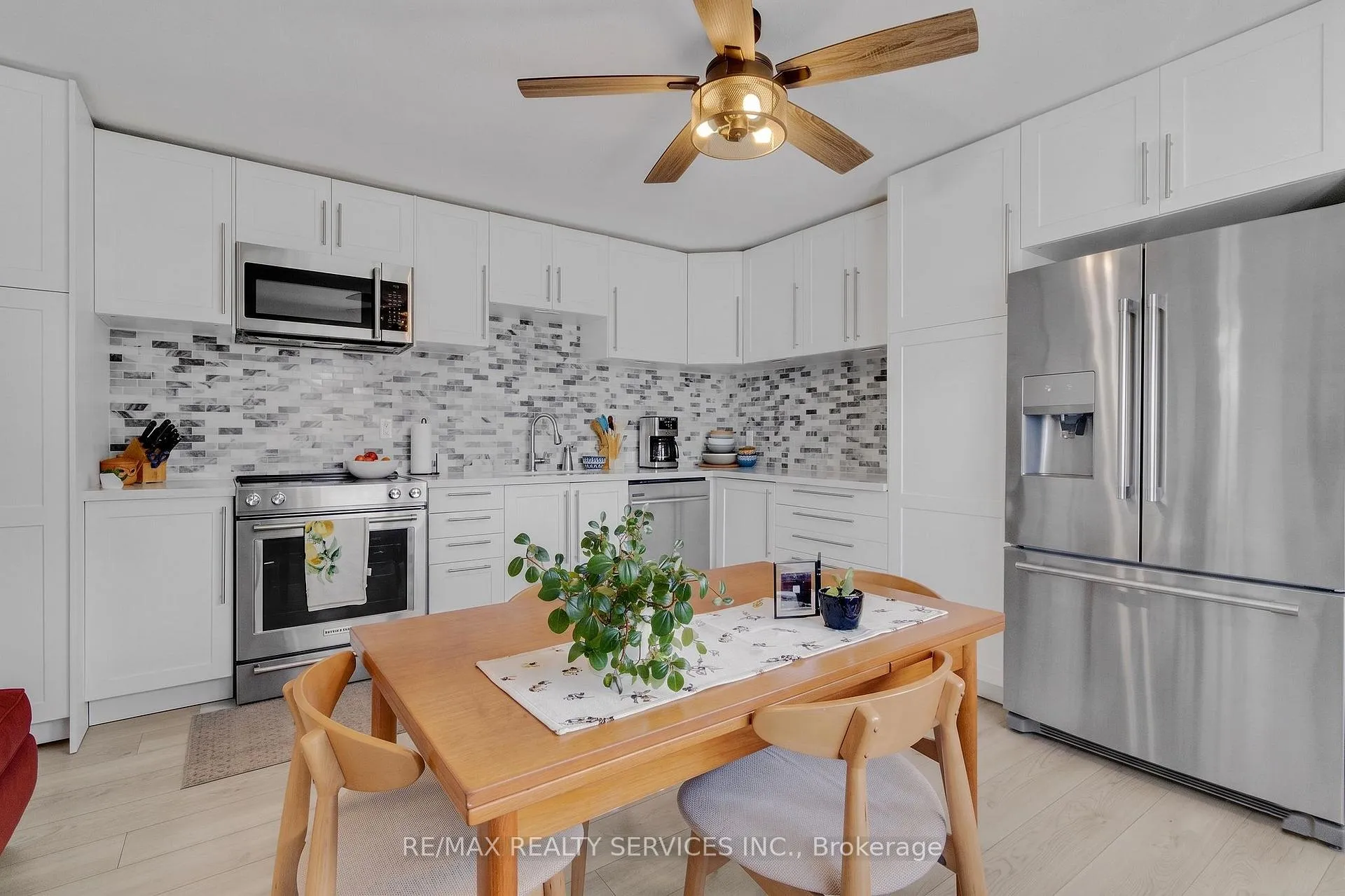 Photo 13 of Unit 2, 402 Elizabeth Street, Grimsby, Grimsby Beach — HOMEH