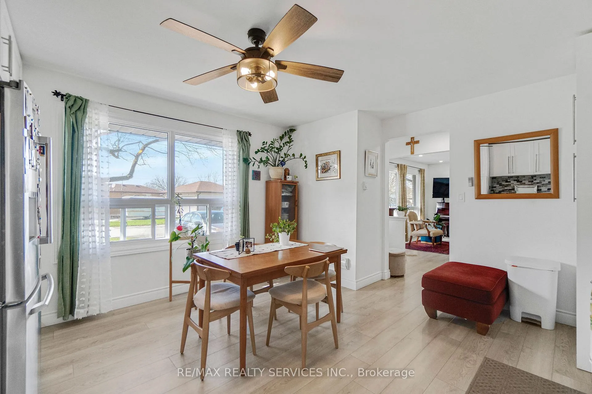 Photo 15 of Unit 2, 402 Elizabeth Street, Grimsby, Grimsby Beach — HOMEH